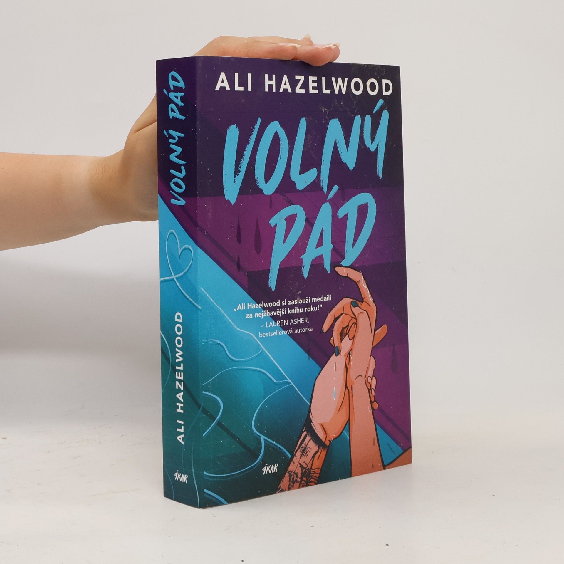 Ali Hazelwood Volný pád