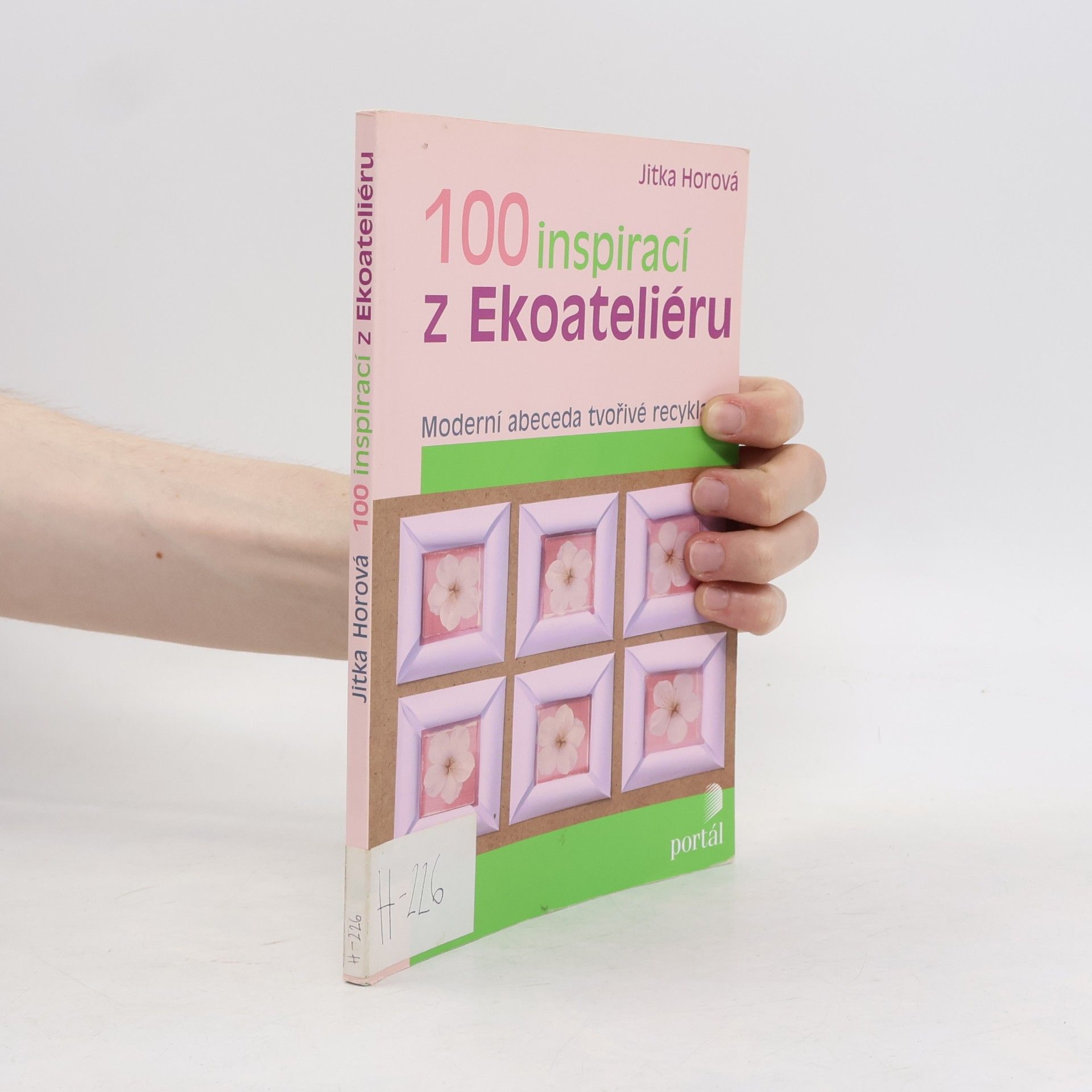 Jitka Horová 100 inspirací z Ekoateliéru: Moderní abeceda tvořivé recyklace