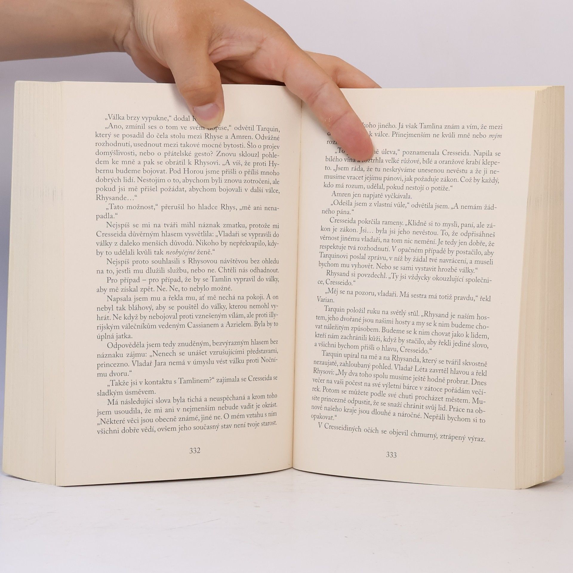 Sarah J. Maas Dvůr mlhy a hněvu