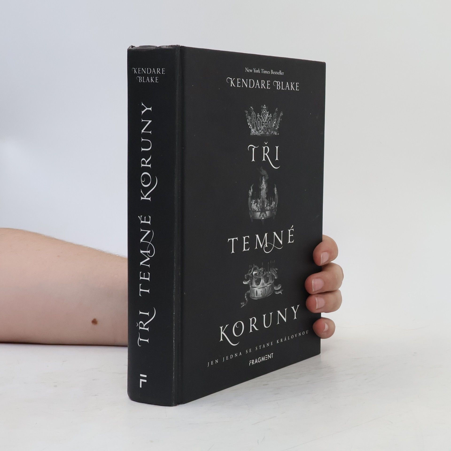 Kendare Blake Tři temné koruny