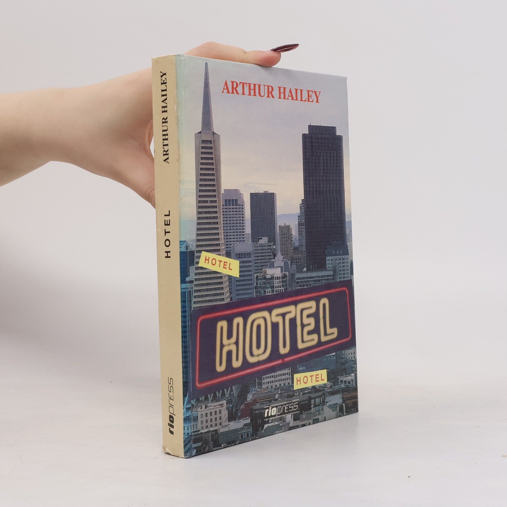 Arthur Hailey Hotel