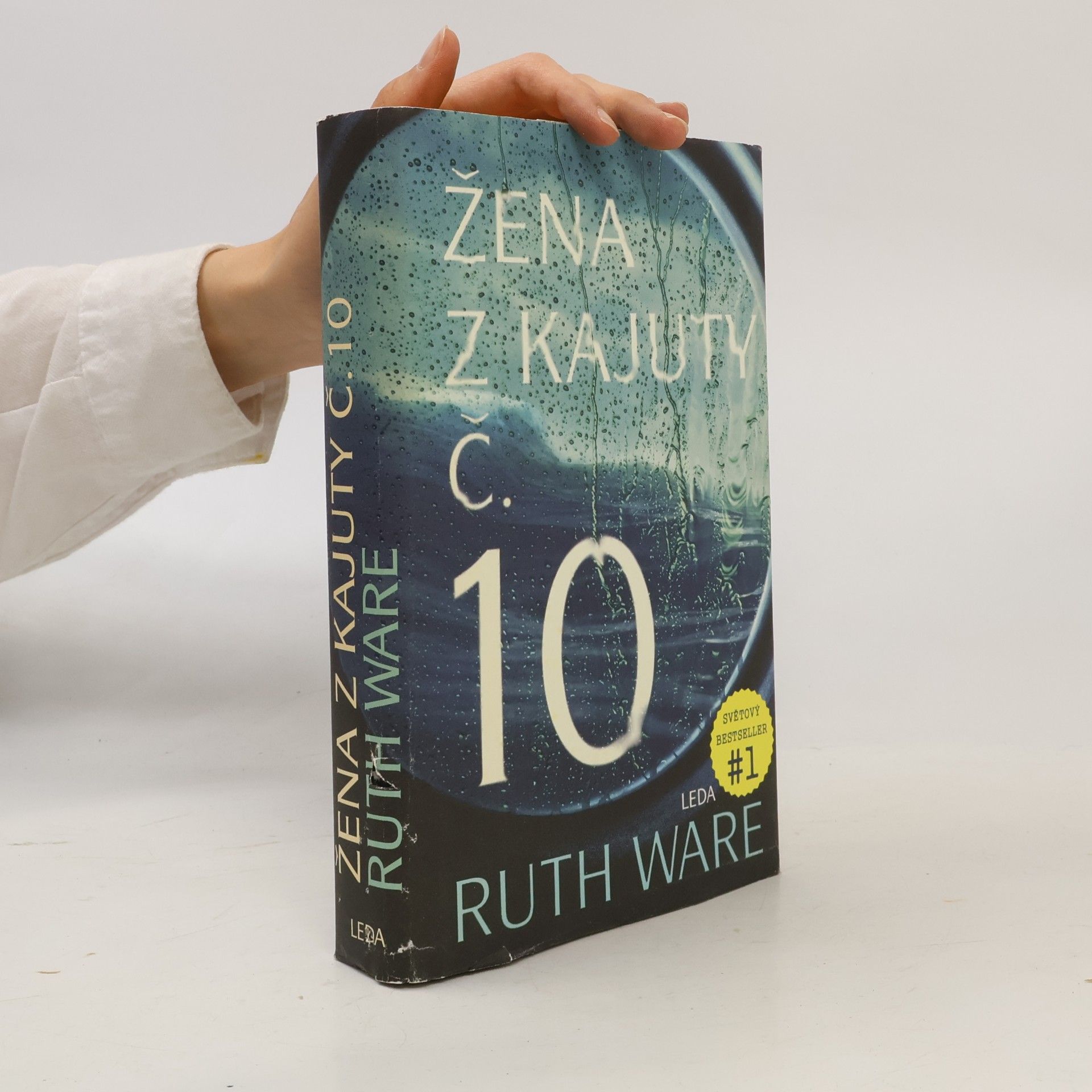Ruth Ware Žena z kajuty č. 10