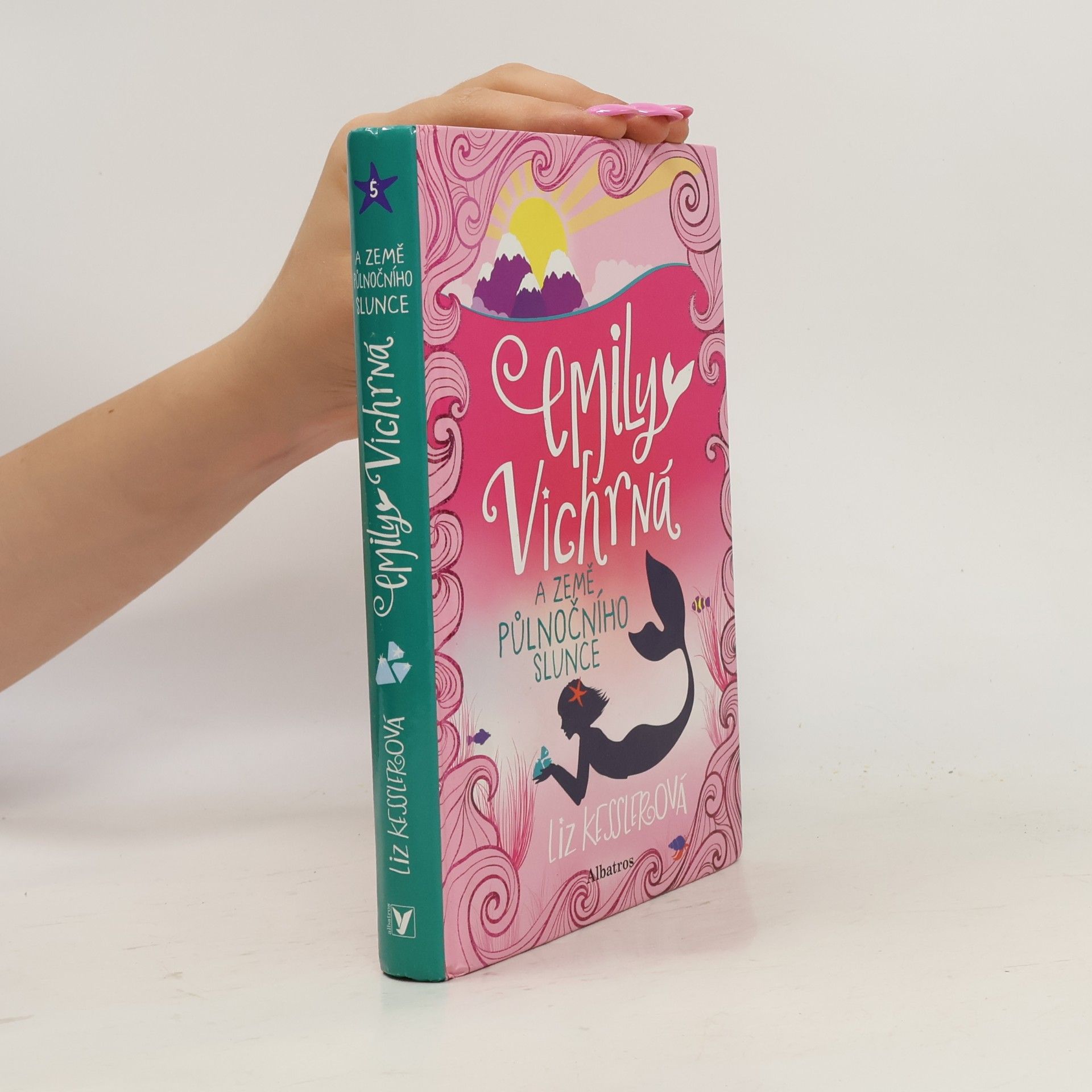 Liz Kessler Emily Vichrná a země půlnočního slunce