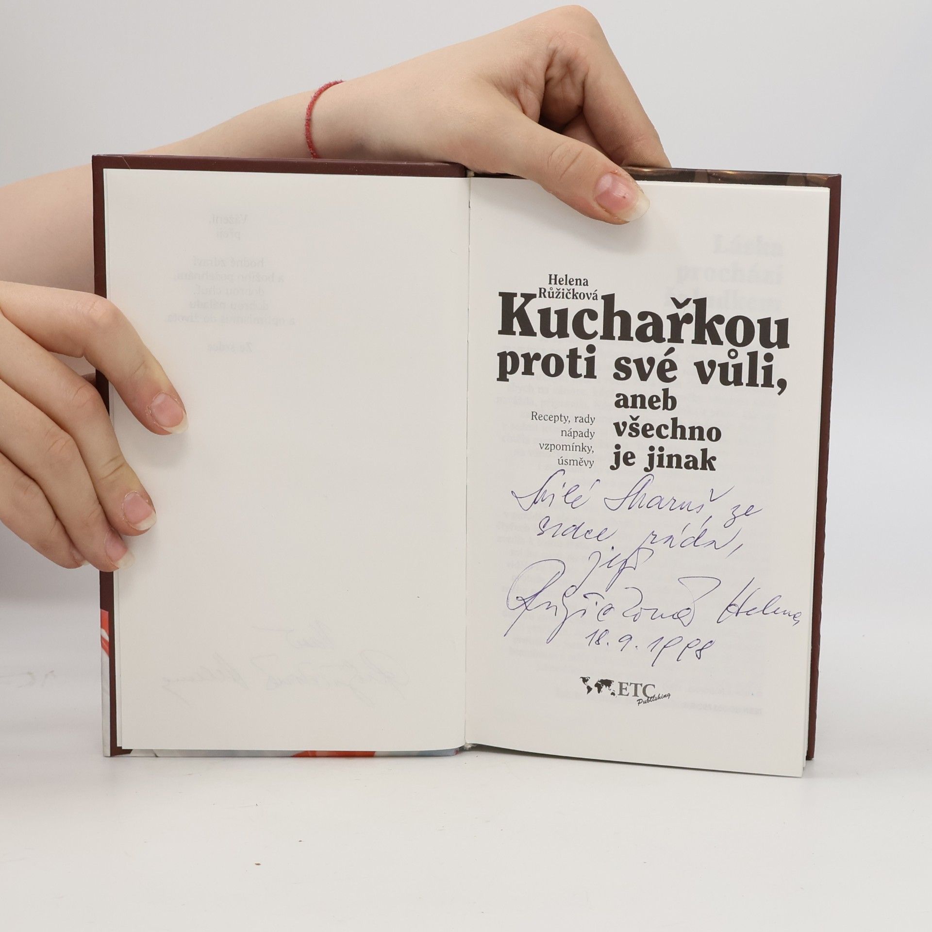 Helena Růžičková Kuchařkou proti své vůli, aneb, Všechno je jinak : recepty, rady, nápady, vzpomínky, úsměvy