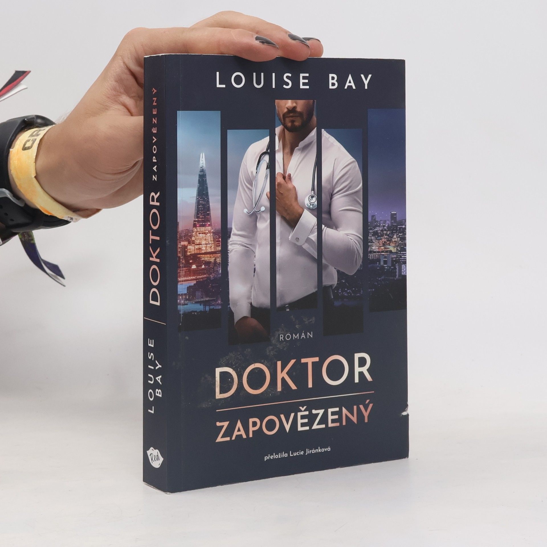 Louise Bay Doktor Zapovězený