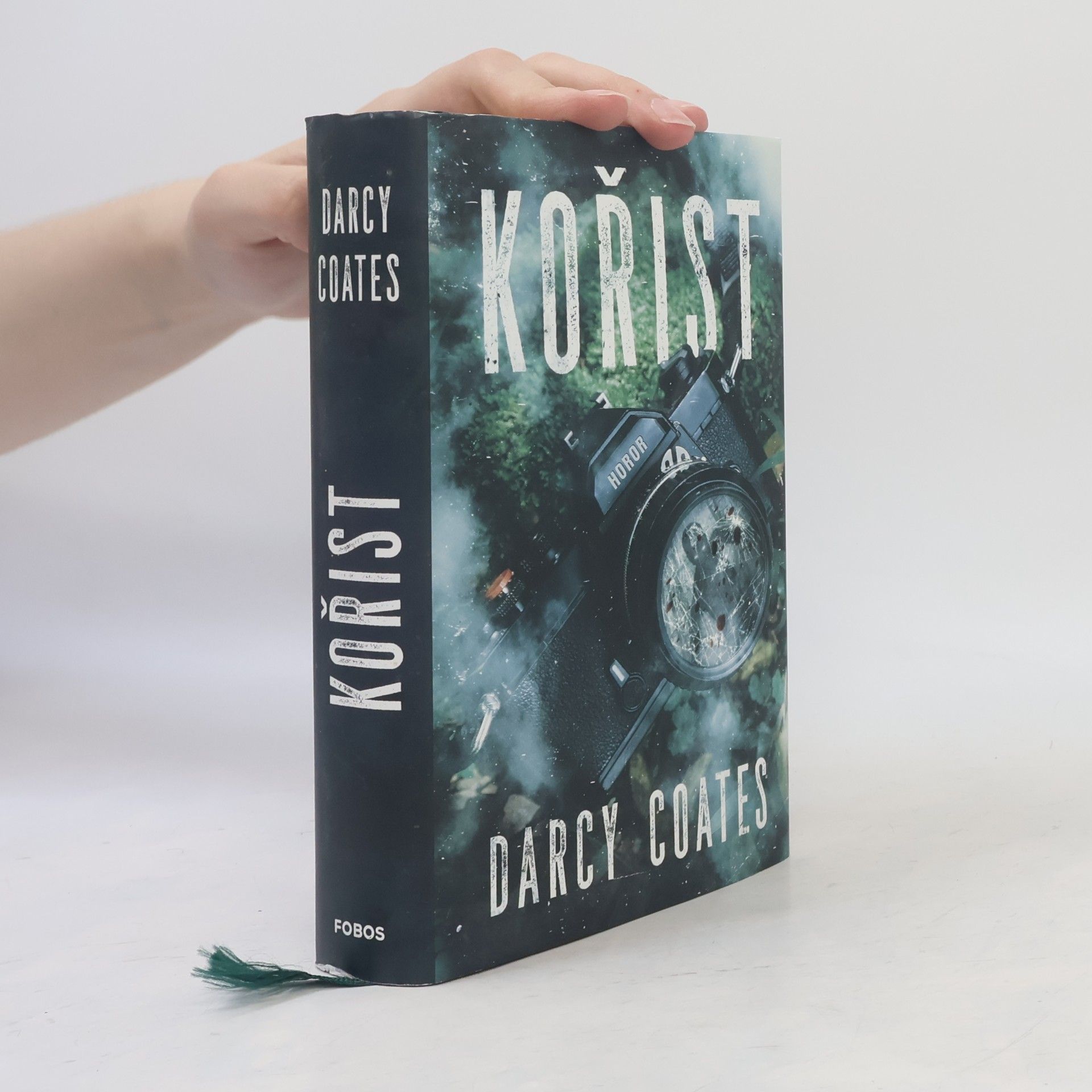Darcy Coates Kořist