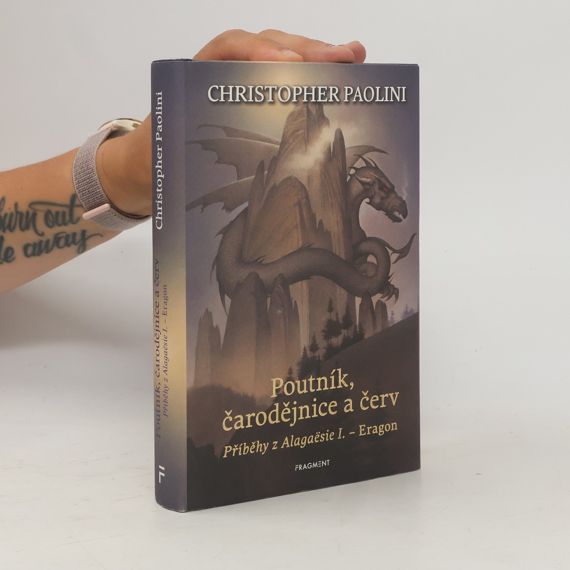 Christopher Paolini Poutník, čarodějnice a červ - Příběhy z Alagaësie I.