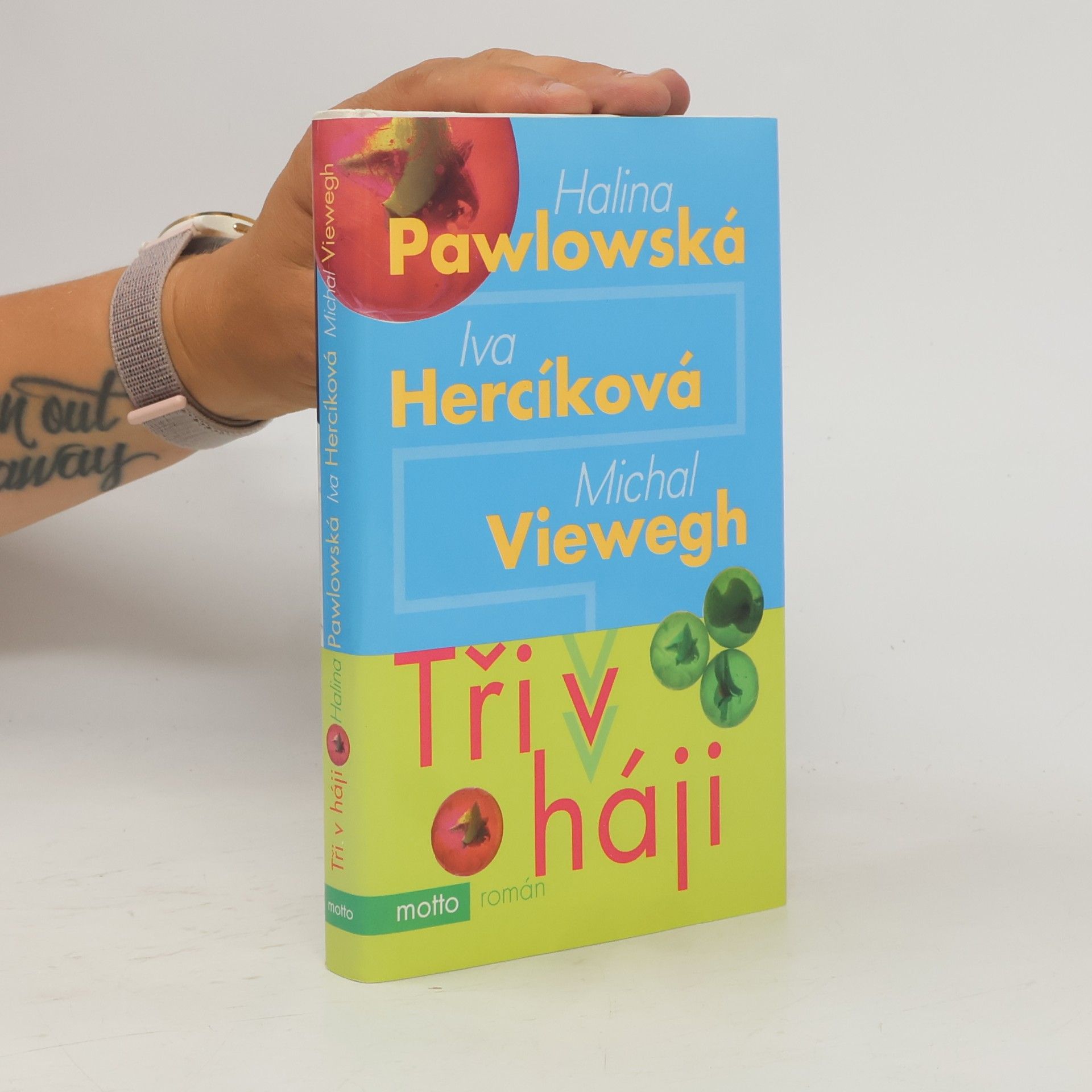 Tři v háji