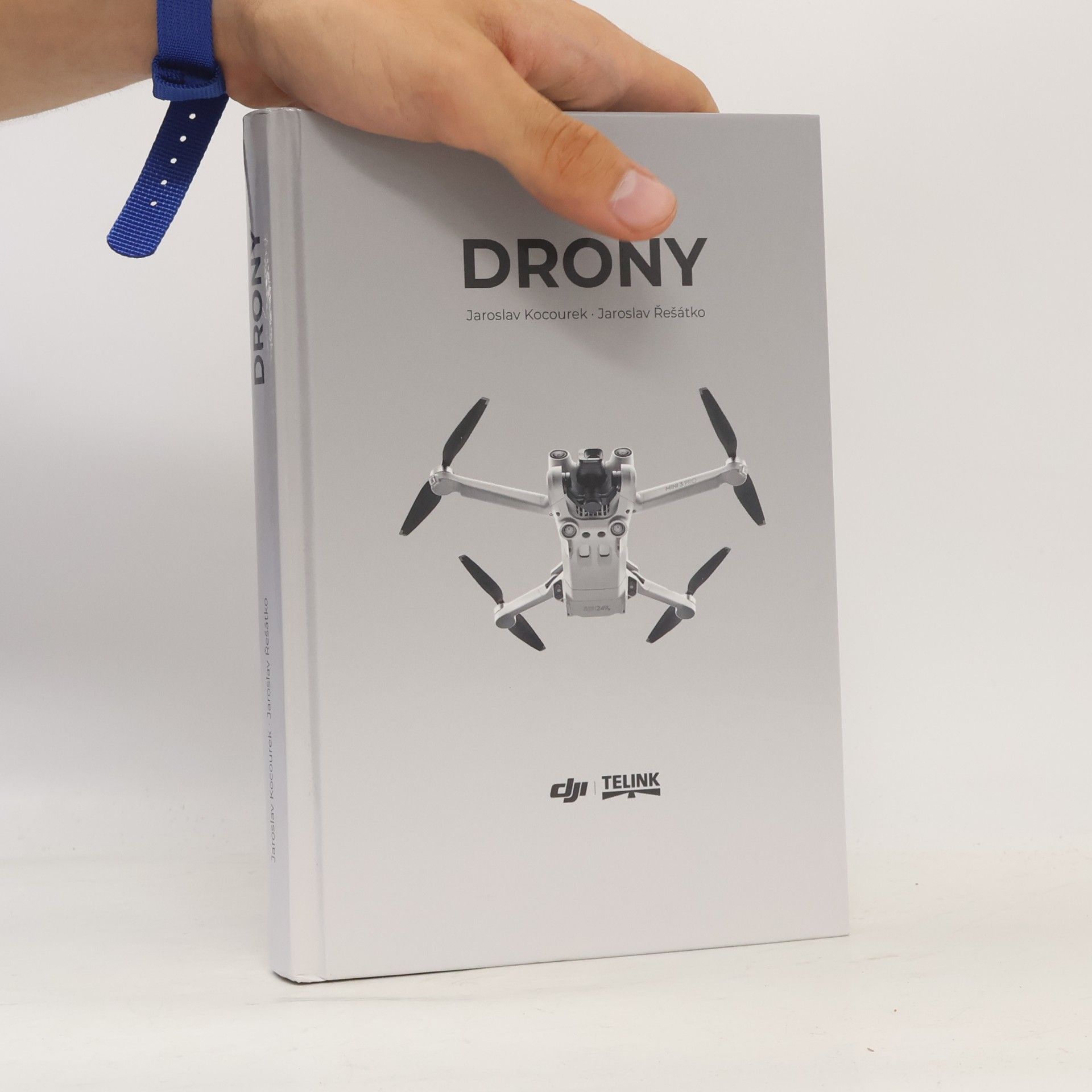 Jaroslav Řešátko Drony. Praktická příručka pro majitele dronů DJI