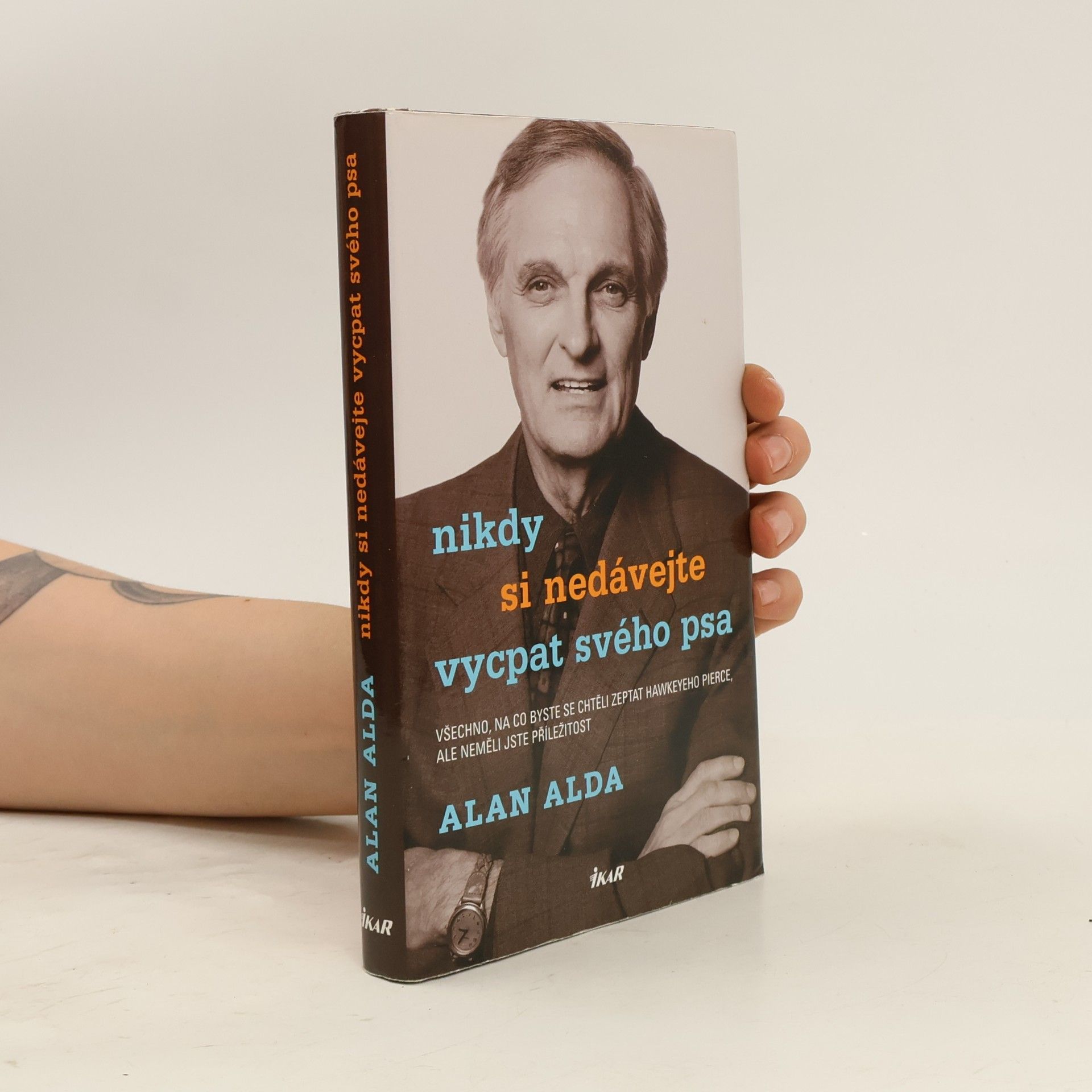 Alan Alda Nikdy si nedávejte vycpat svého psa