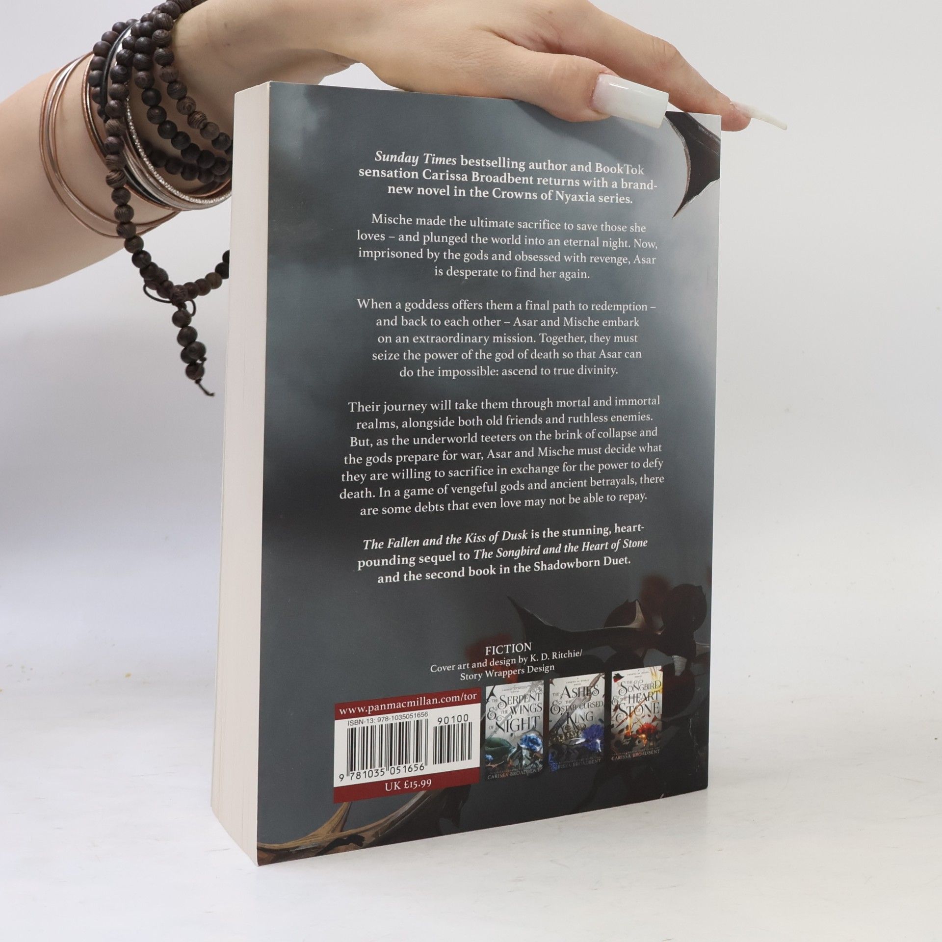 Carissa Broadbent The Fallen & the Kiss of Dusk