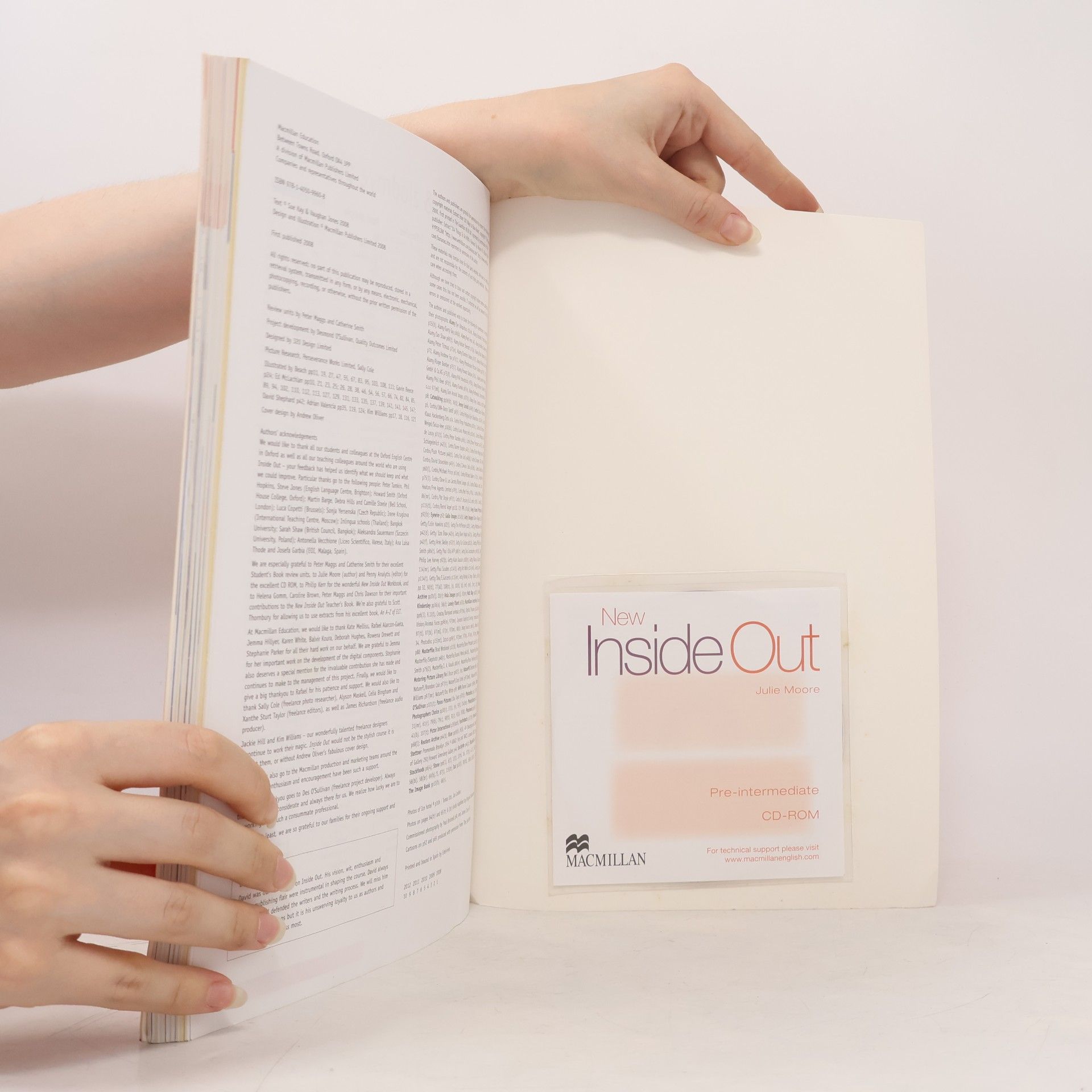 Sue Kay New inside out : pre-intermediate : student's book