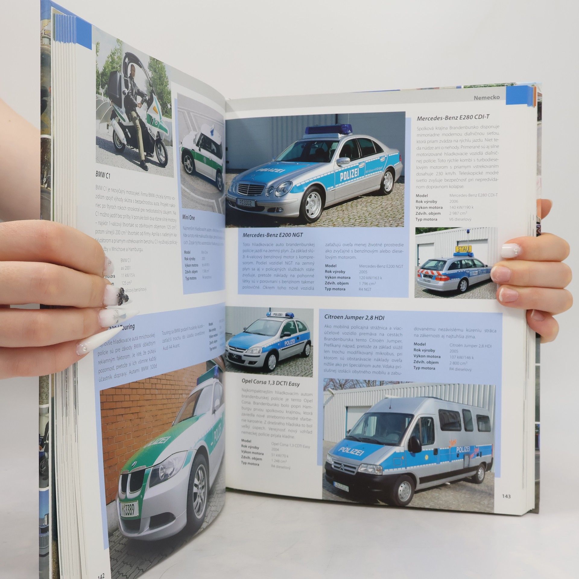 Various authors 1000 policajných vozidiel