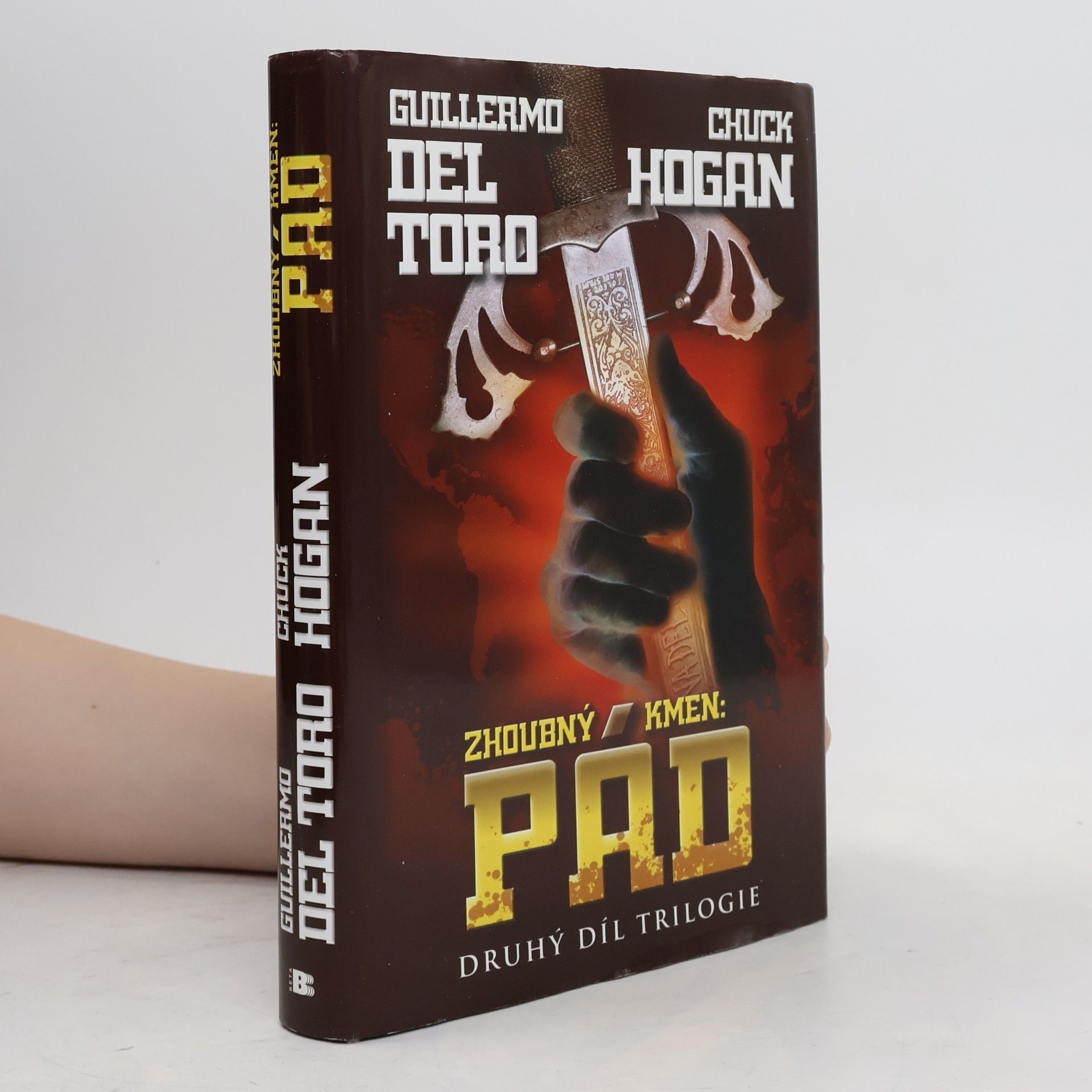 Guillermo del Toro Zhoubný kmen. Pád. Druhý díl trilogie