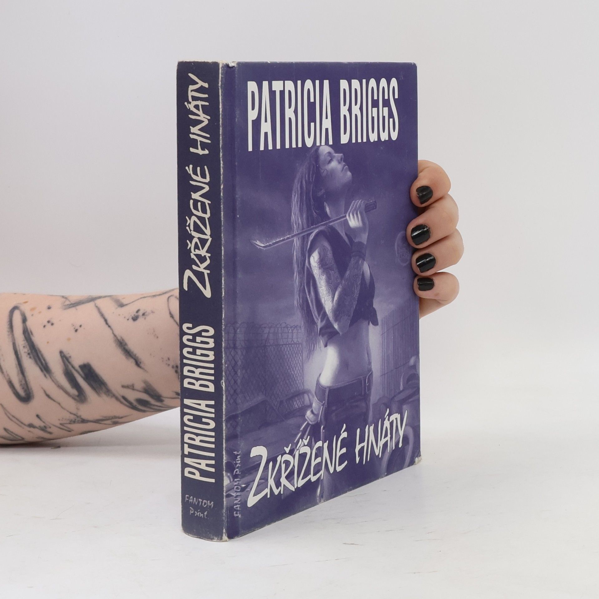 Patricia Briggs Zkřížené hnáty