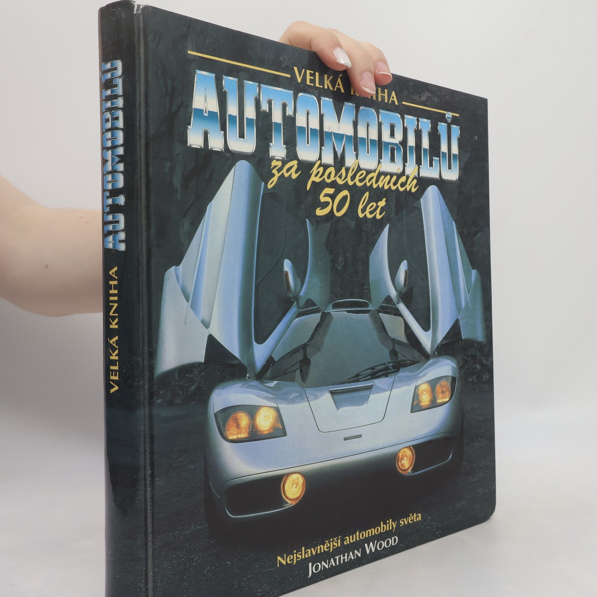 Jonathan Wood Velká kniha automobilů za posledních 50 let. Nejslavnější automobily světa.