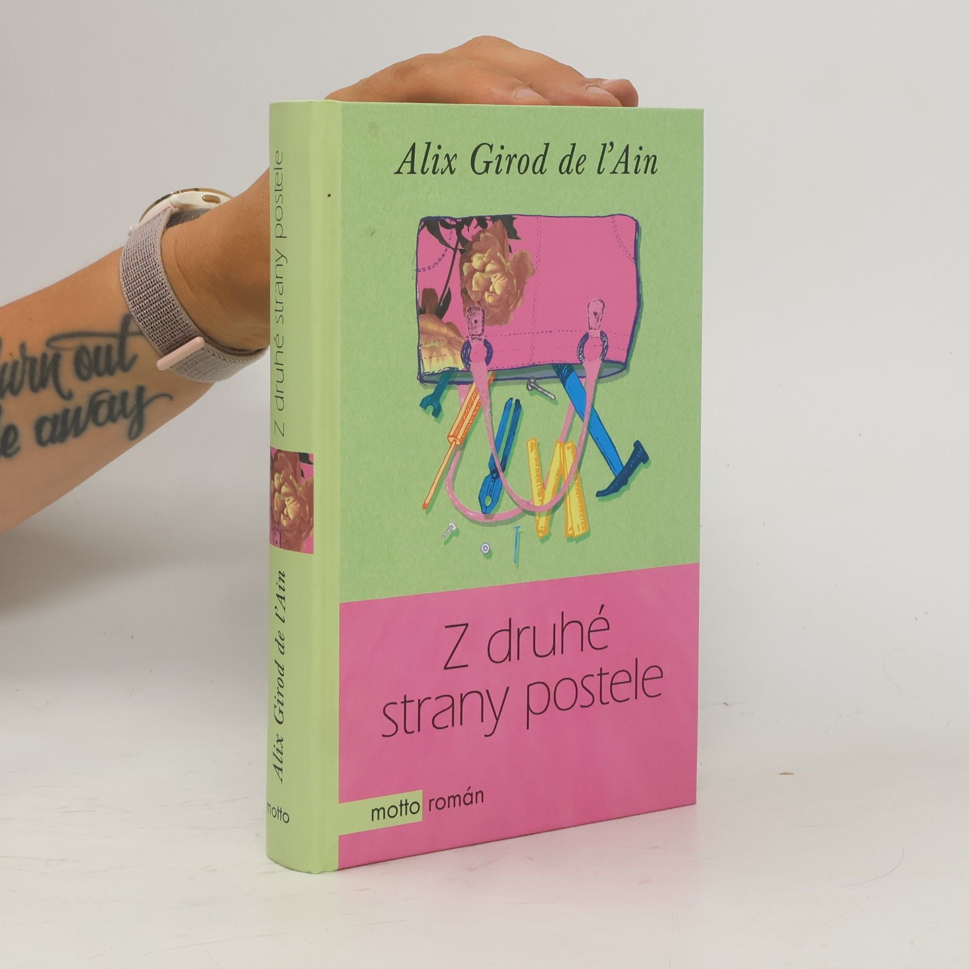 Alix Girod de l'Ain Z druhé strany postele
