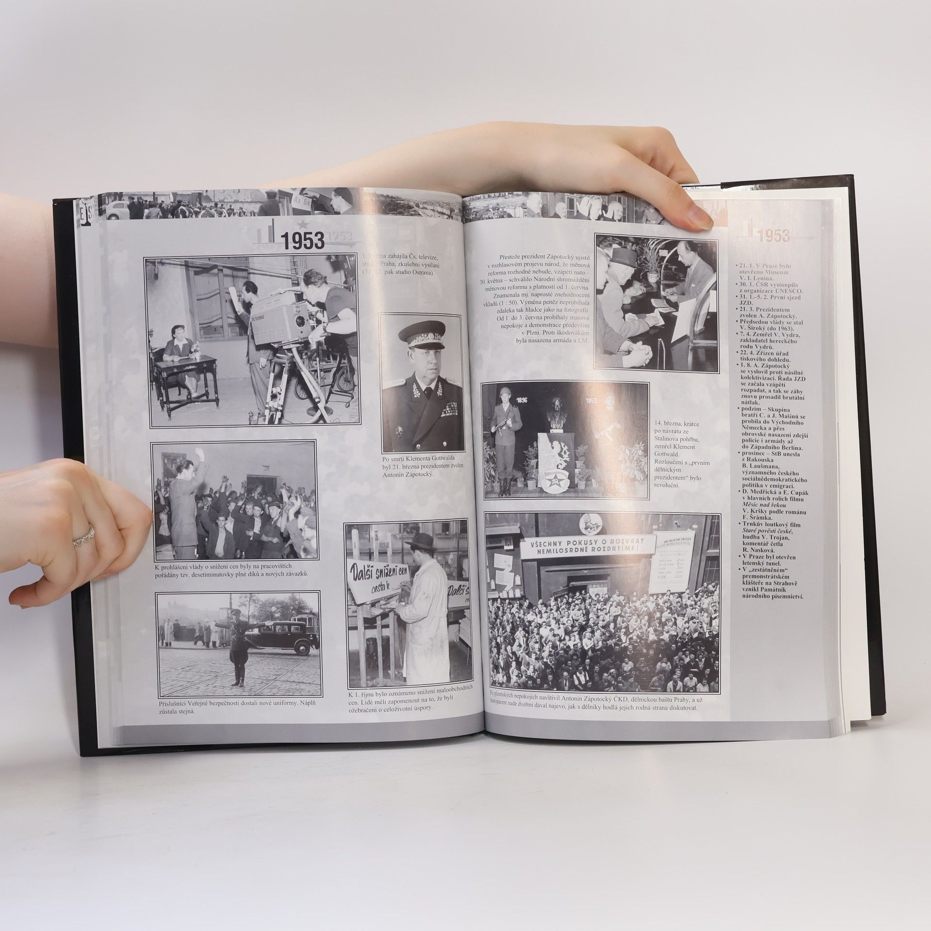 Hana Řeháková Listování stoletím : kronika českých zemí ve fotografii 1901-2000
