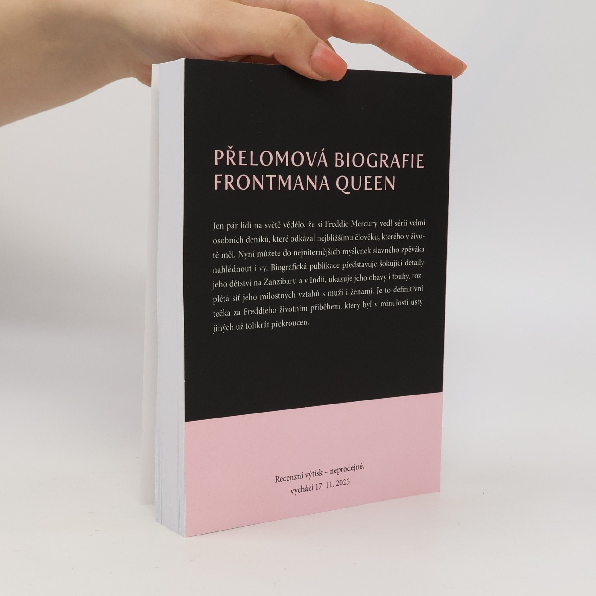 Lesley-Ann Jones S láskou, Freddie