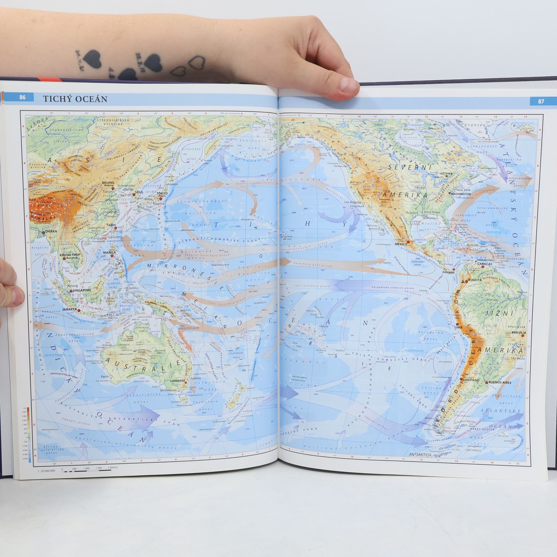 Autorenkollektiv Praktický atlas světa
