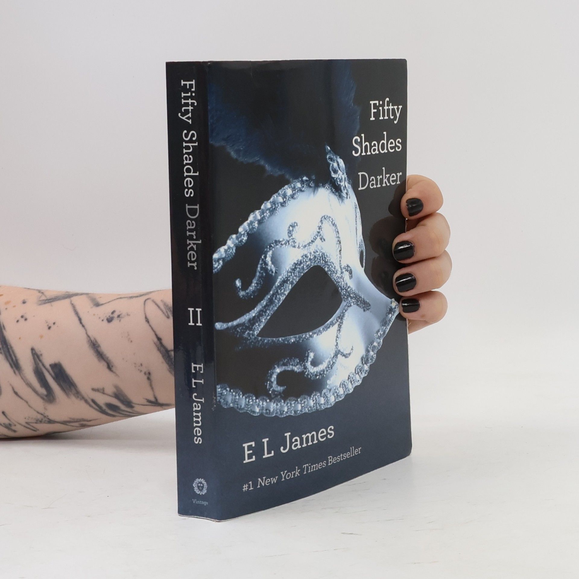 E. L. James Fifty Shades Darker