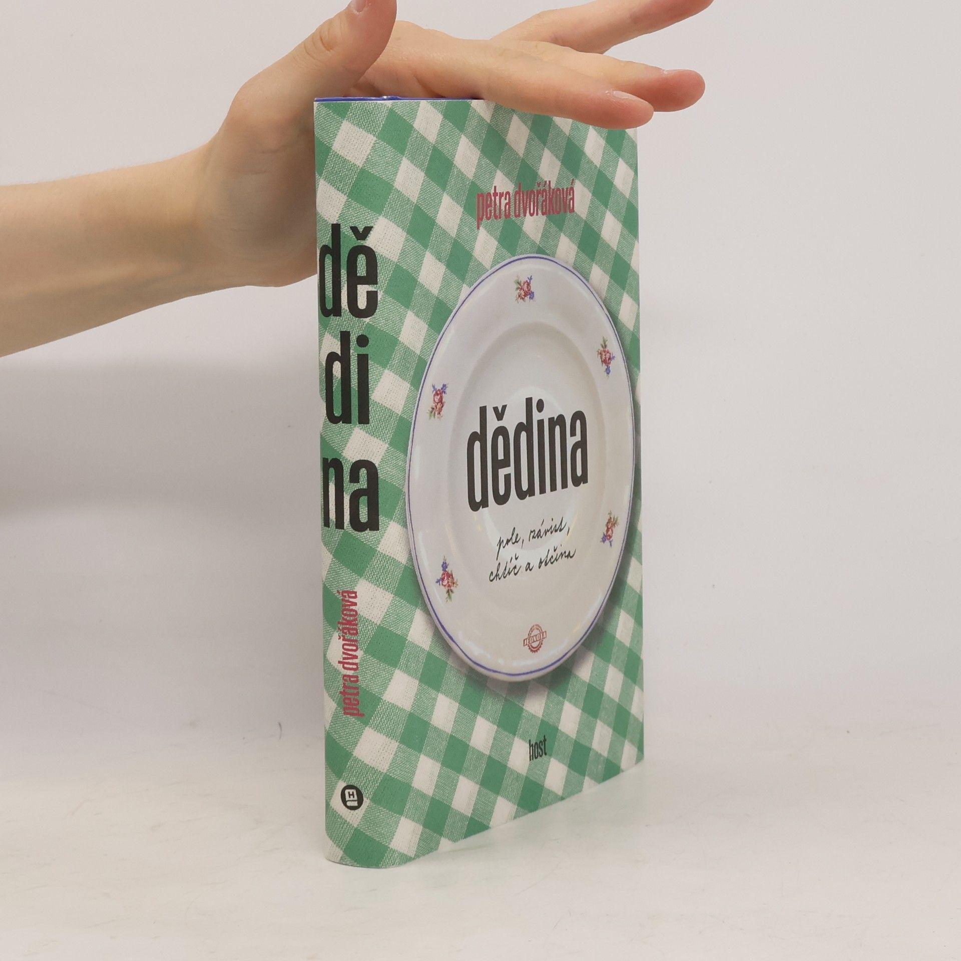 Petra Dvořáková Dědina: pole, závist, chtíč a otčina