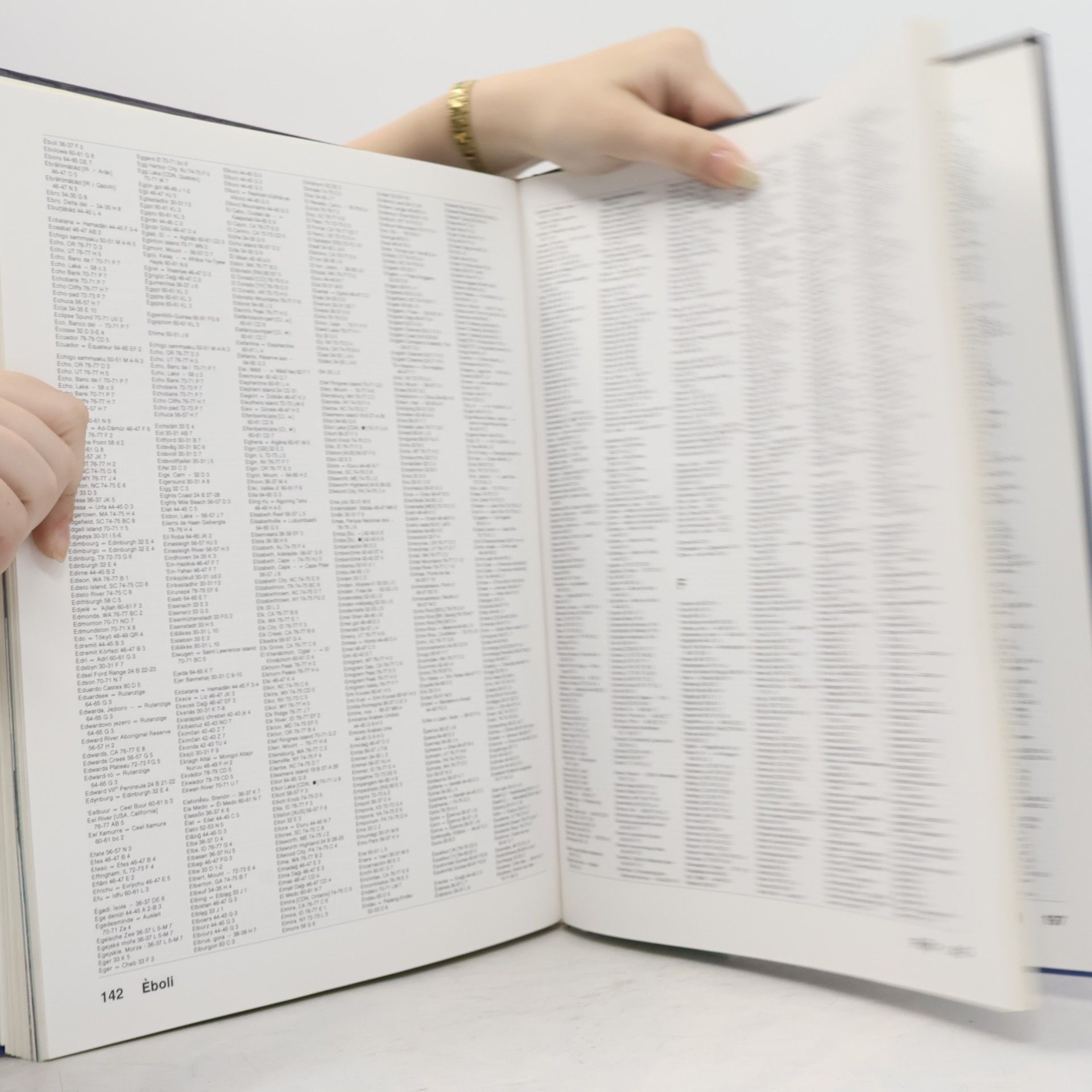 Helena Kholová Velký atlas světa