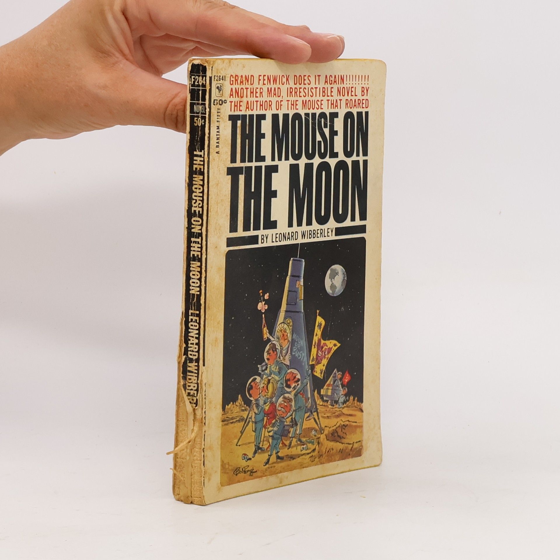 Leonard Wibberley The Mouse on the Moon