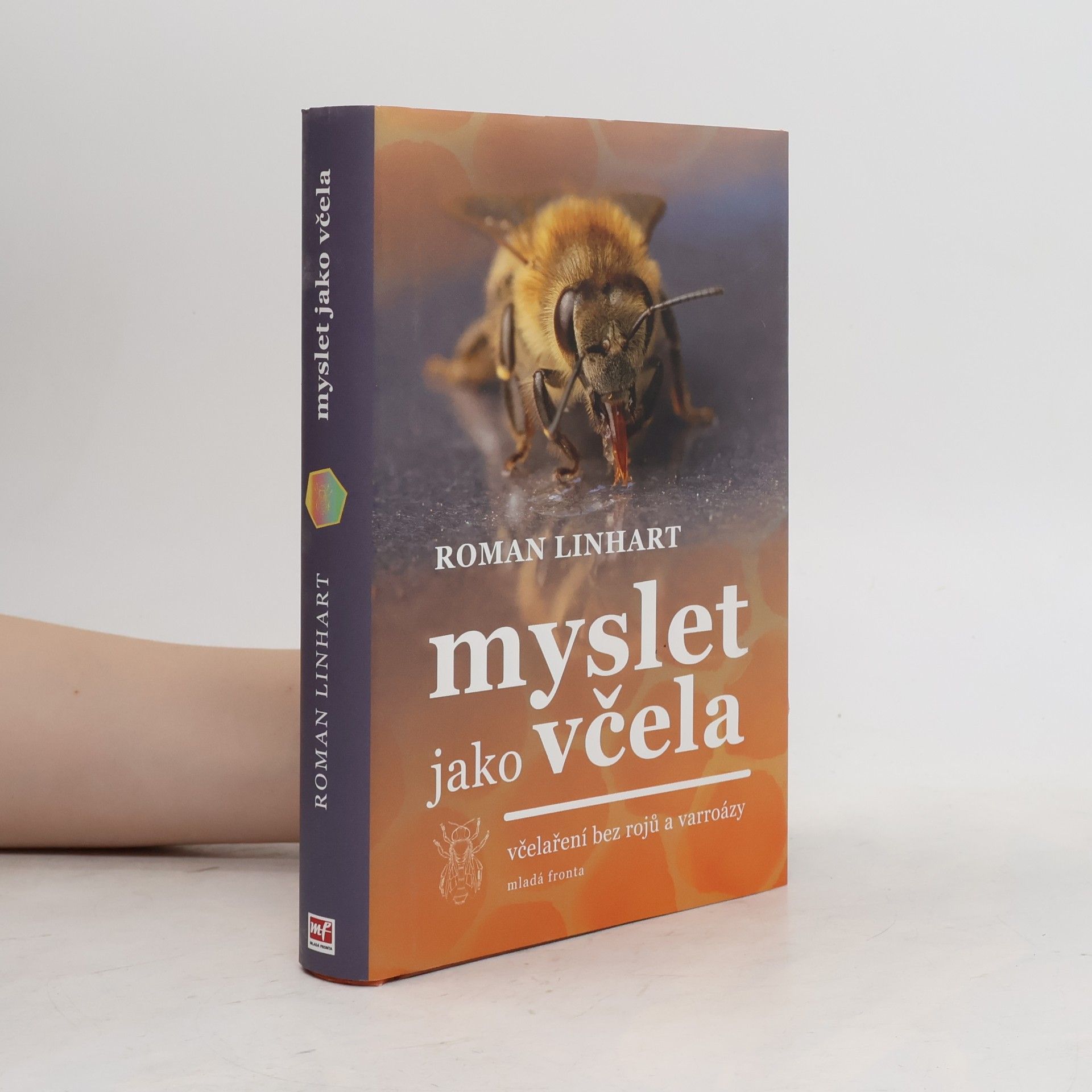 Roman Linhart Myslet jako včela: Včelaření bez rojů a varroázy