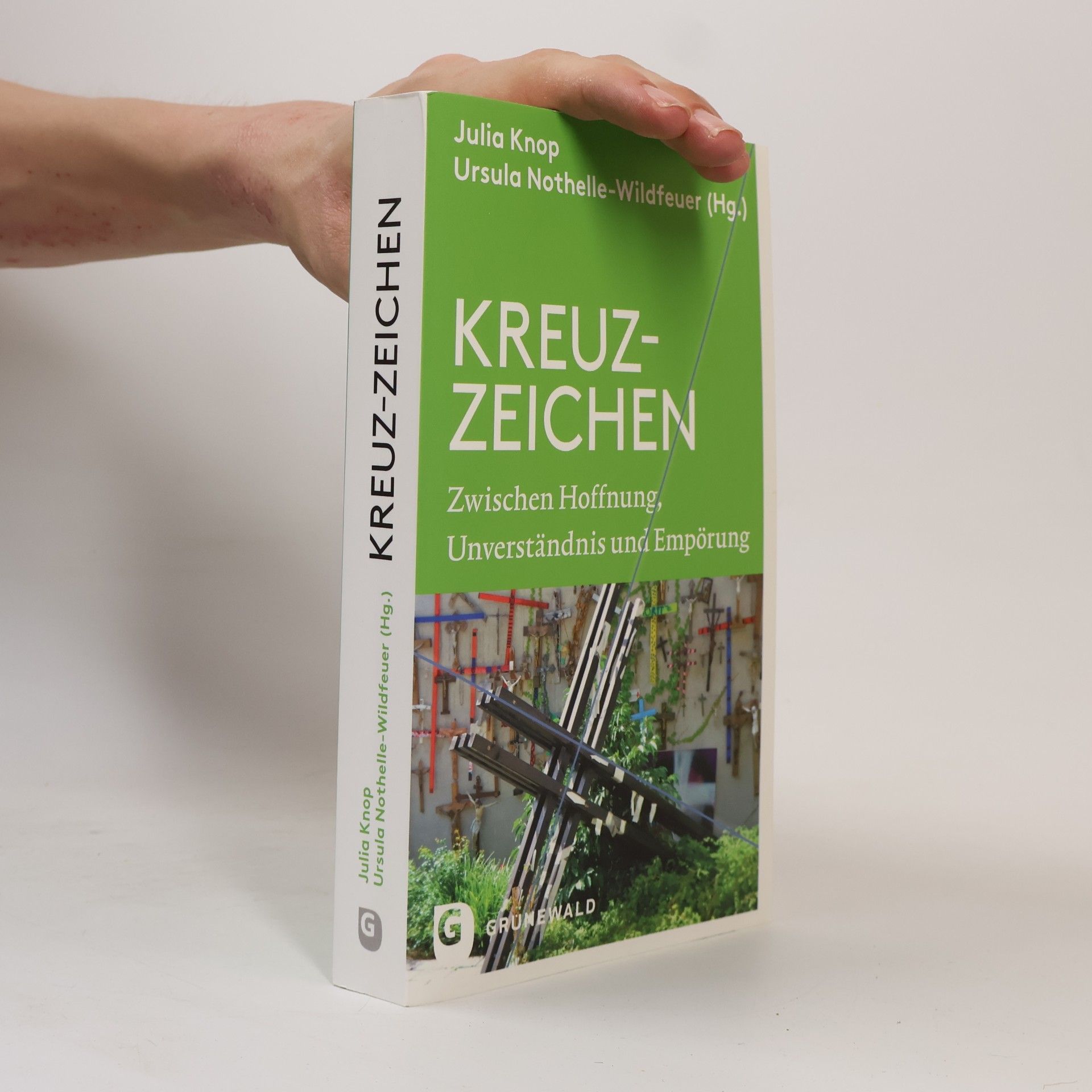 Julia Knop Kreuz-Zeichen
