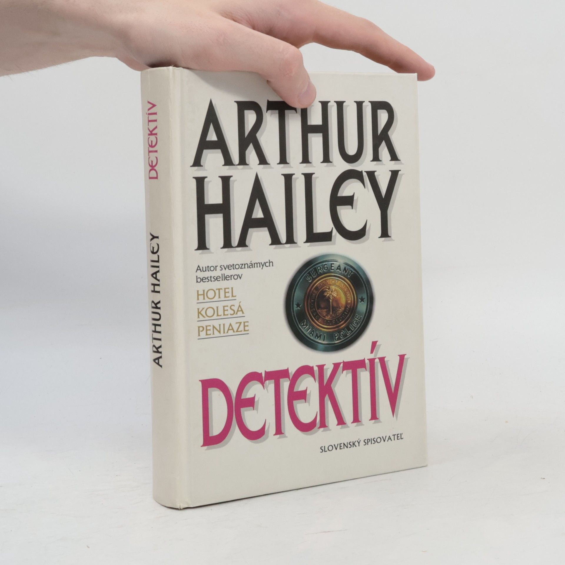 Arthur Hailey Detektív