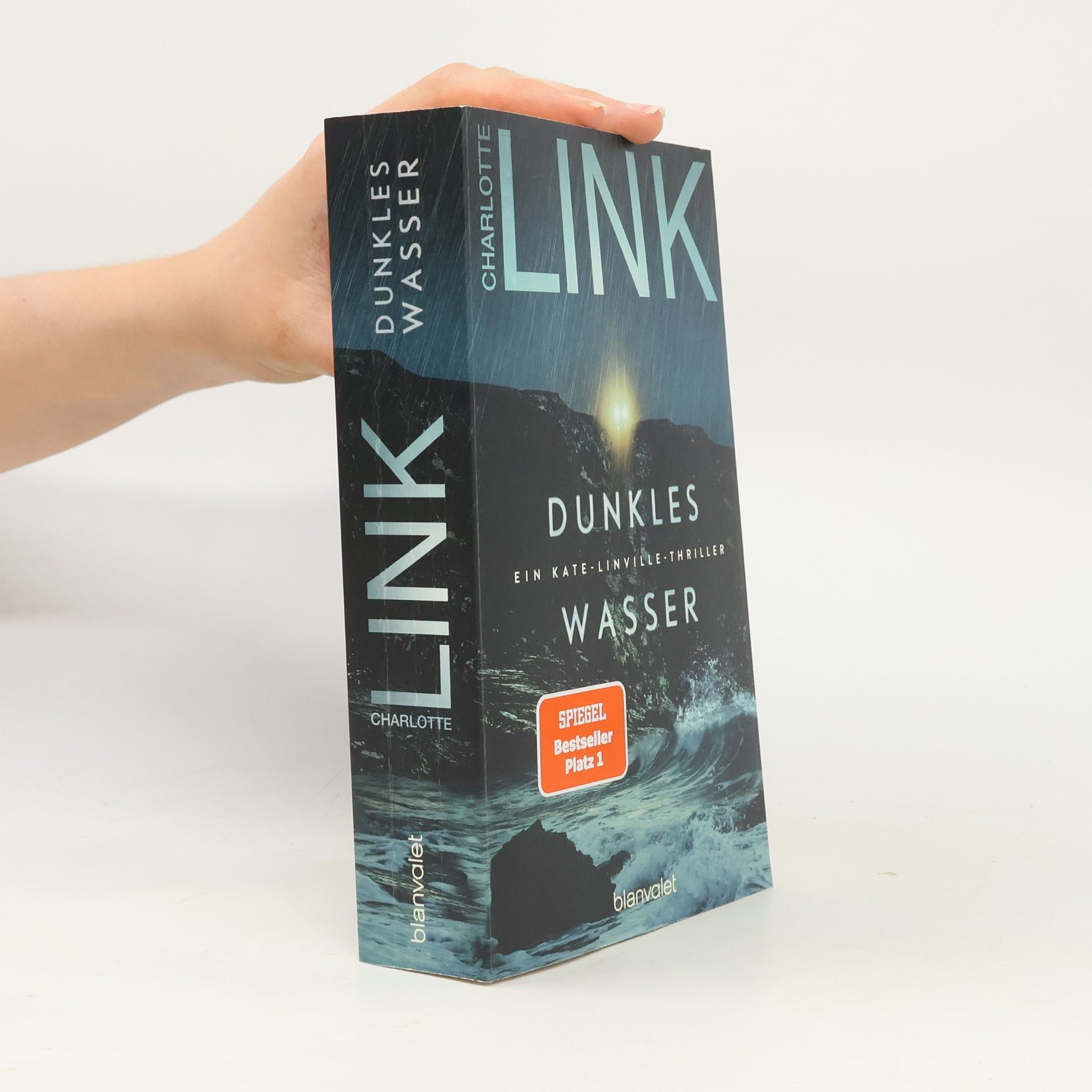 Kate Linville: Dunkles Wasser