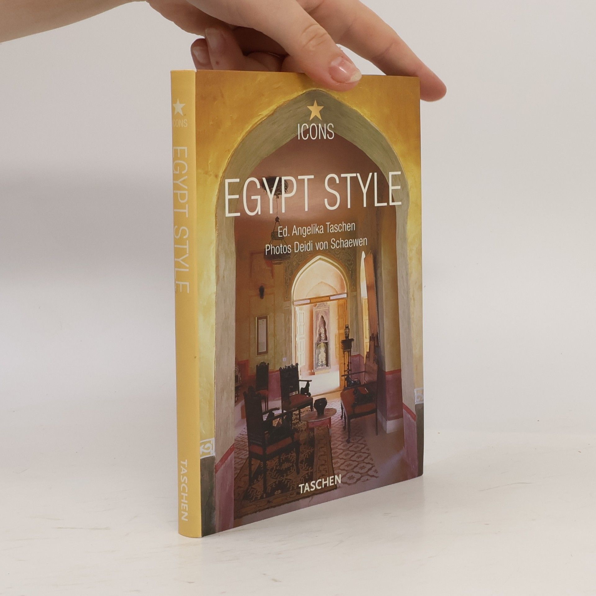 Deidi von Schaewen Egypt style