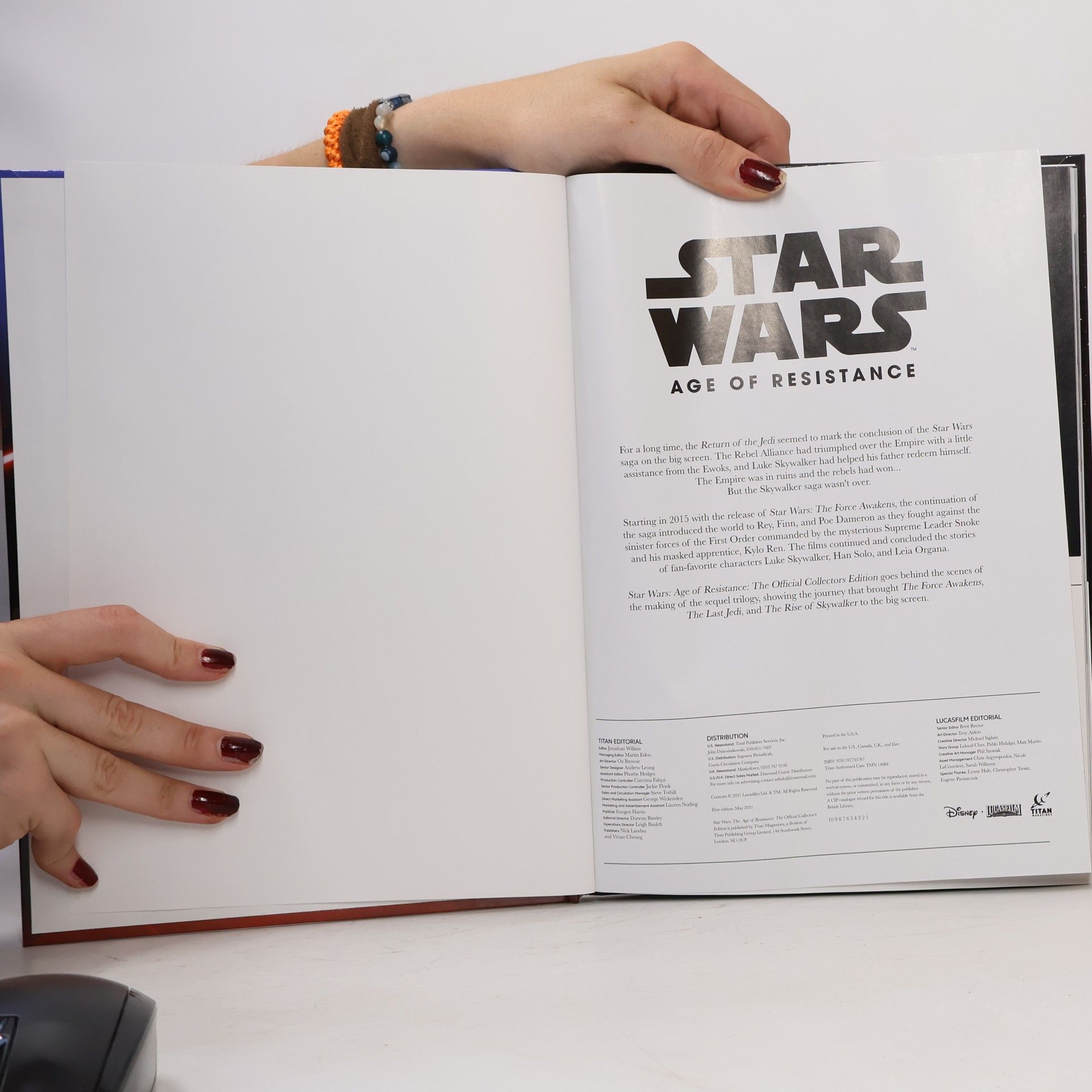 Star Wars: The Age Of Resistance The Official Collector's Edition