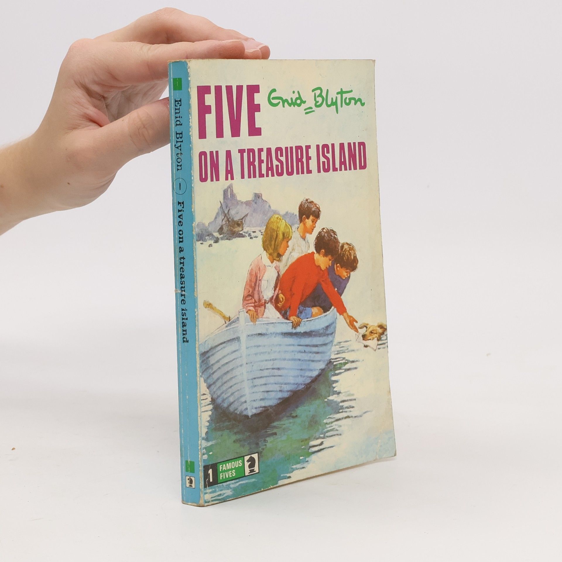 Enid Blyton Five on a Treasure Island