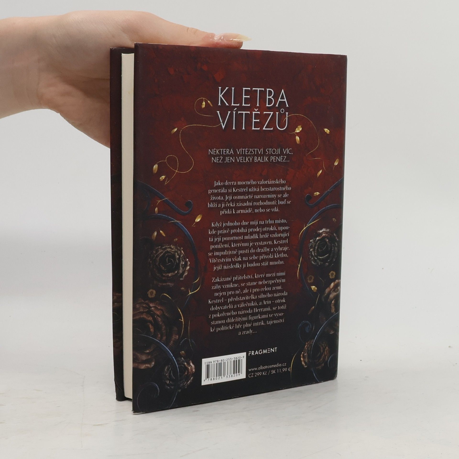 Marie Rutkoski Kletba vítězů