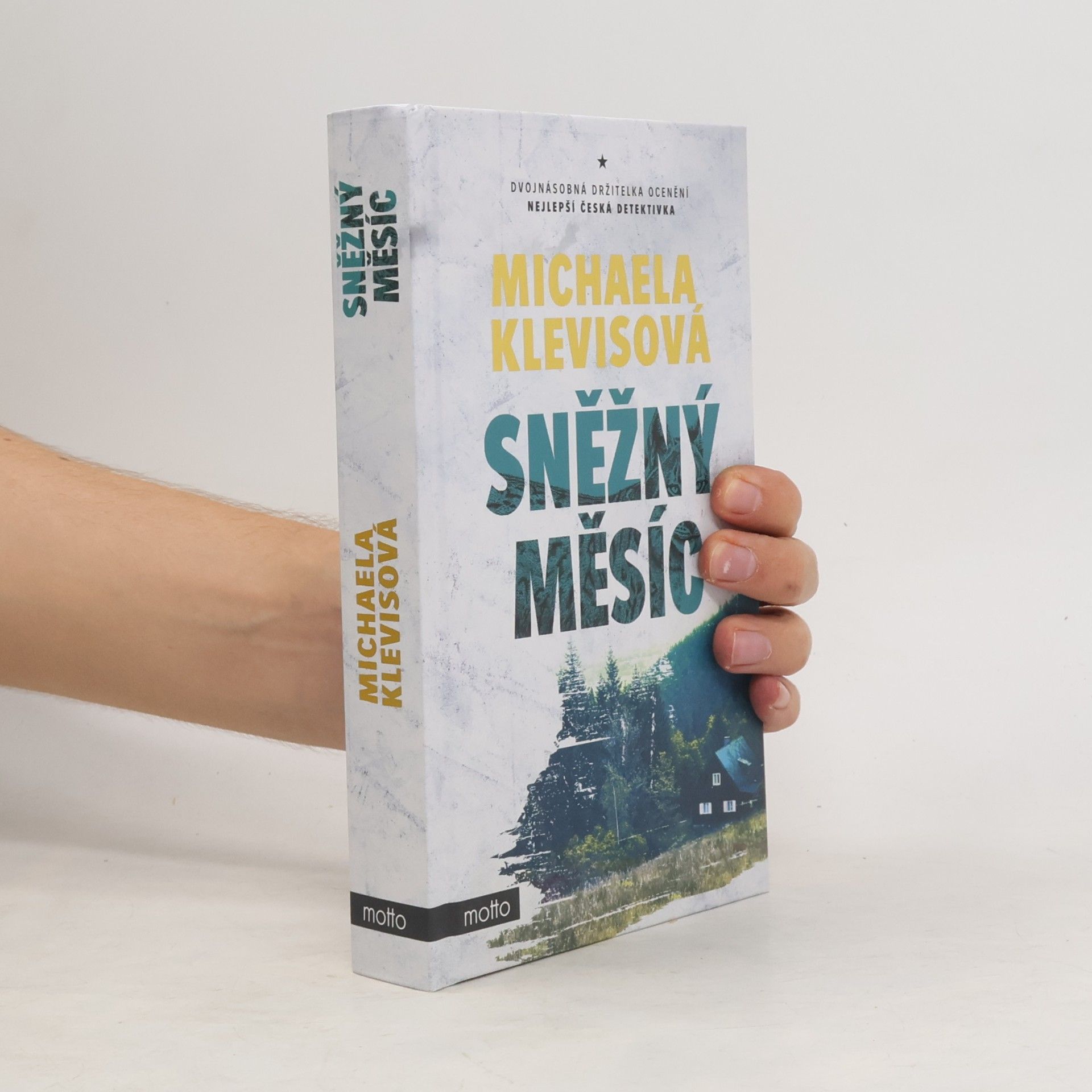 Sněžný měsíc