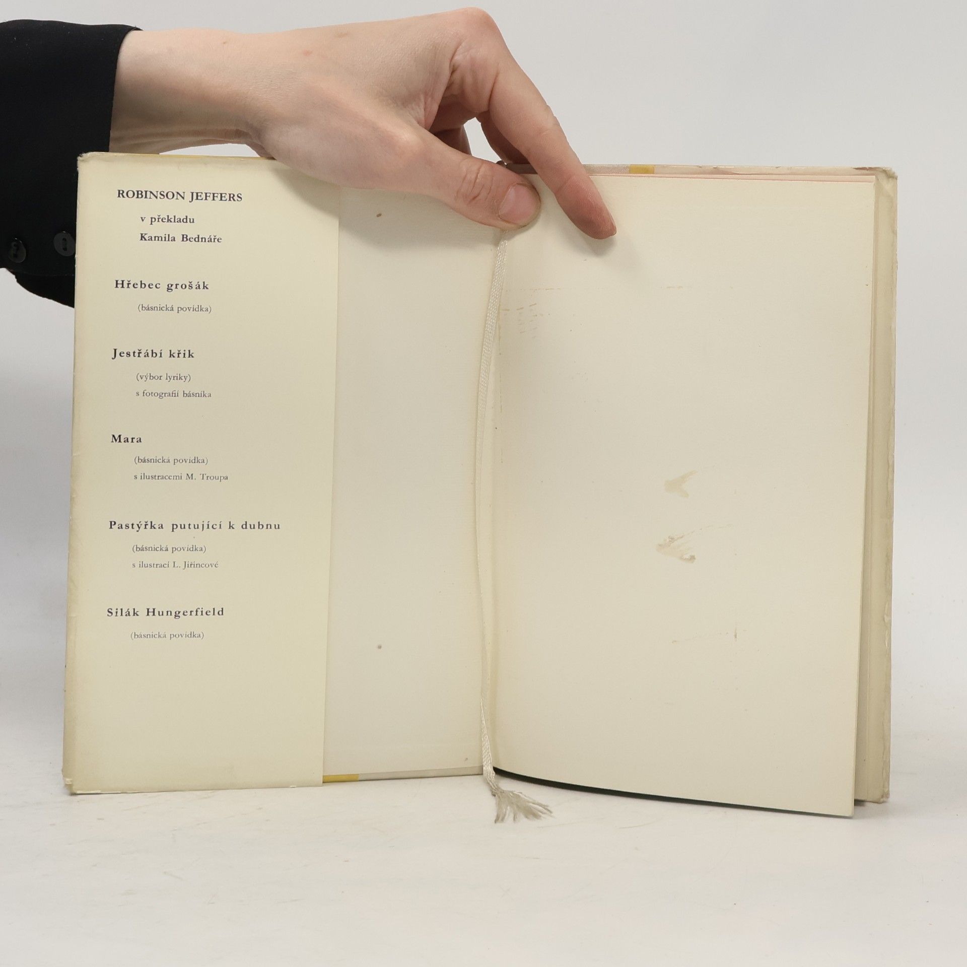 Robinson Jeffers Pastýřka putující k dubnu