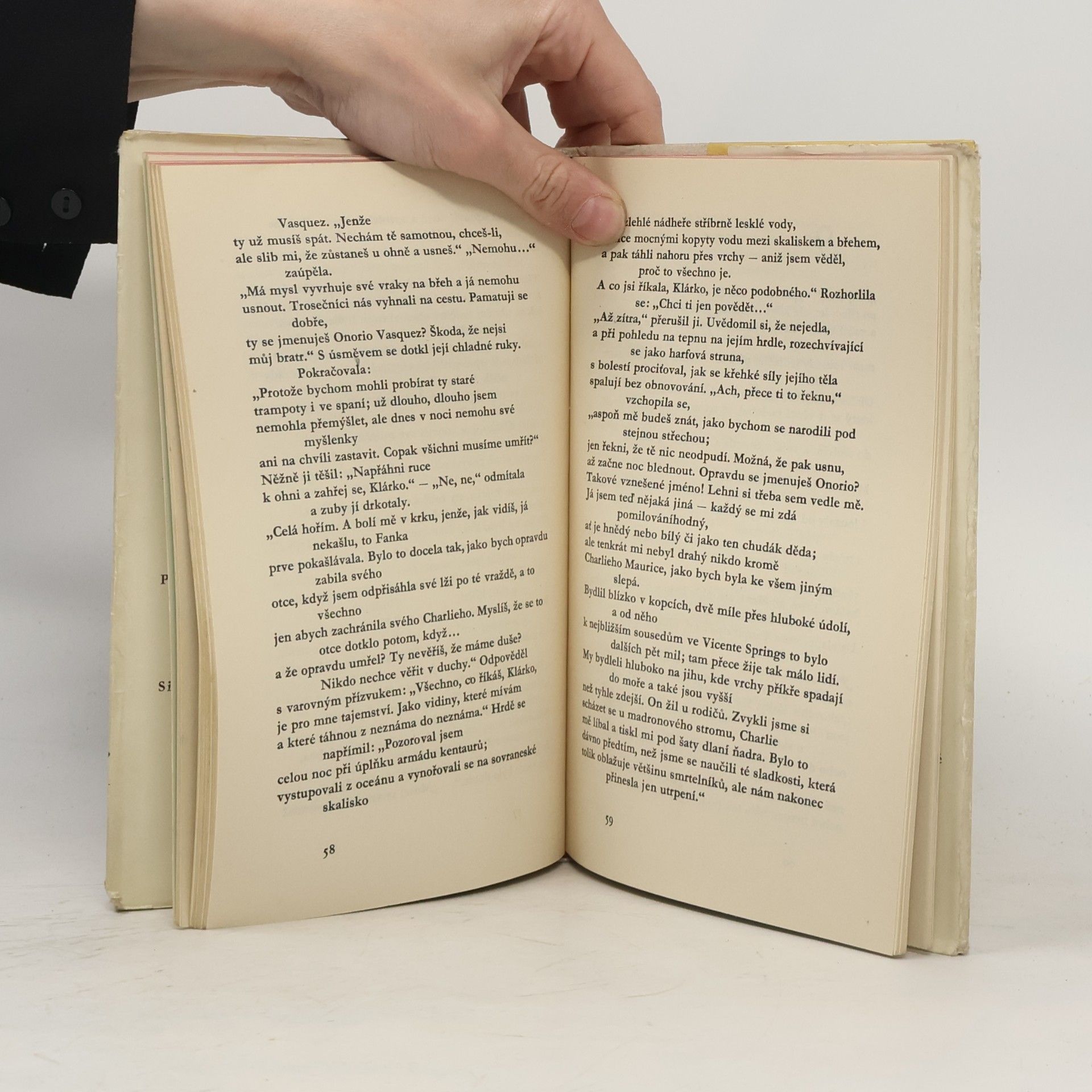 Robinson Jeffers Pastýřka putující k dubnu
