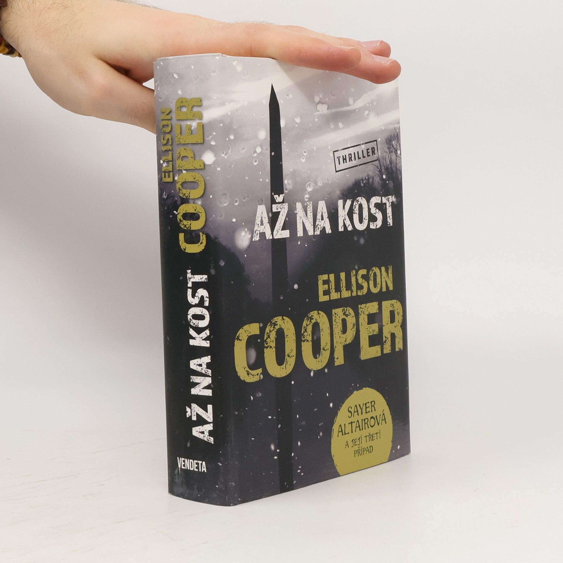Ellison Cooper Až na kost