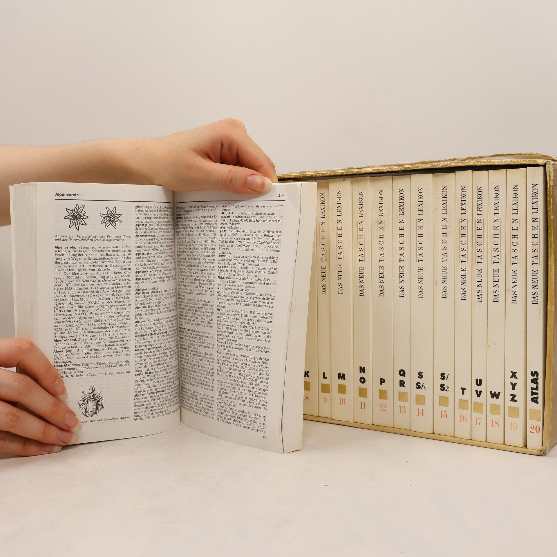Auteurscollectief Das neue Taschen-Lexikon A - Z + Atlas 1-20