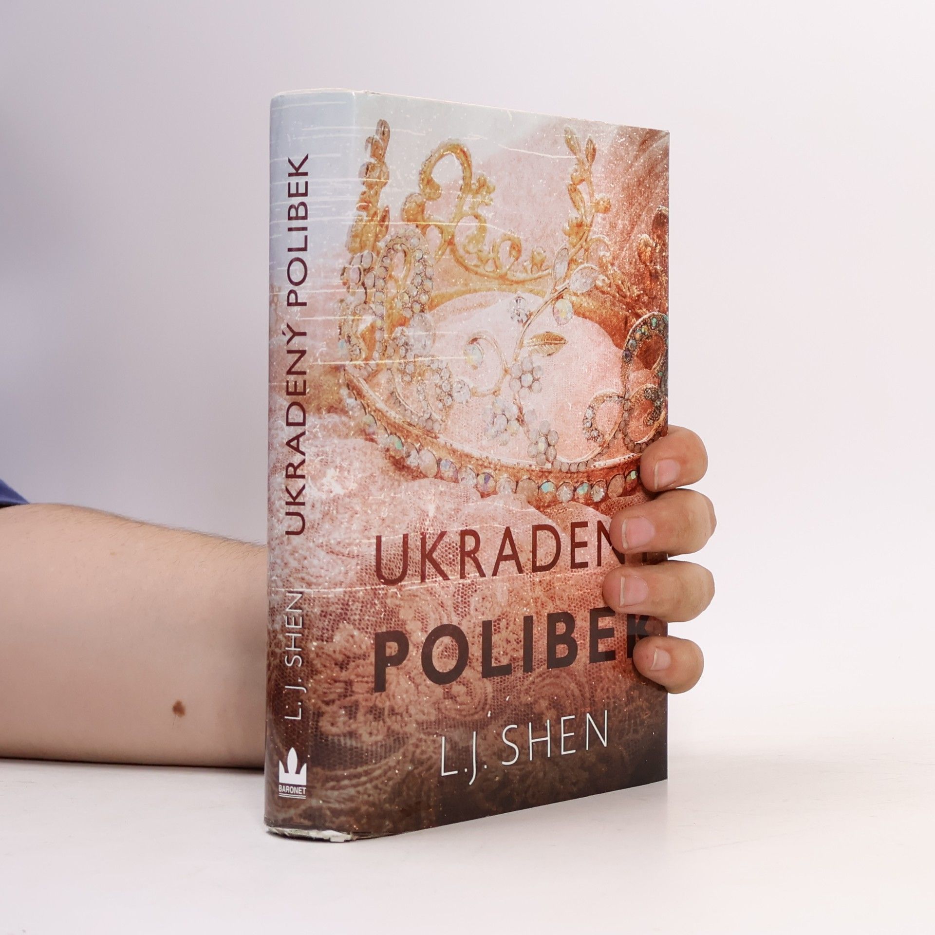 L. J. Shen Ukradený polibek