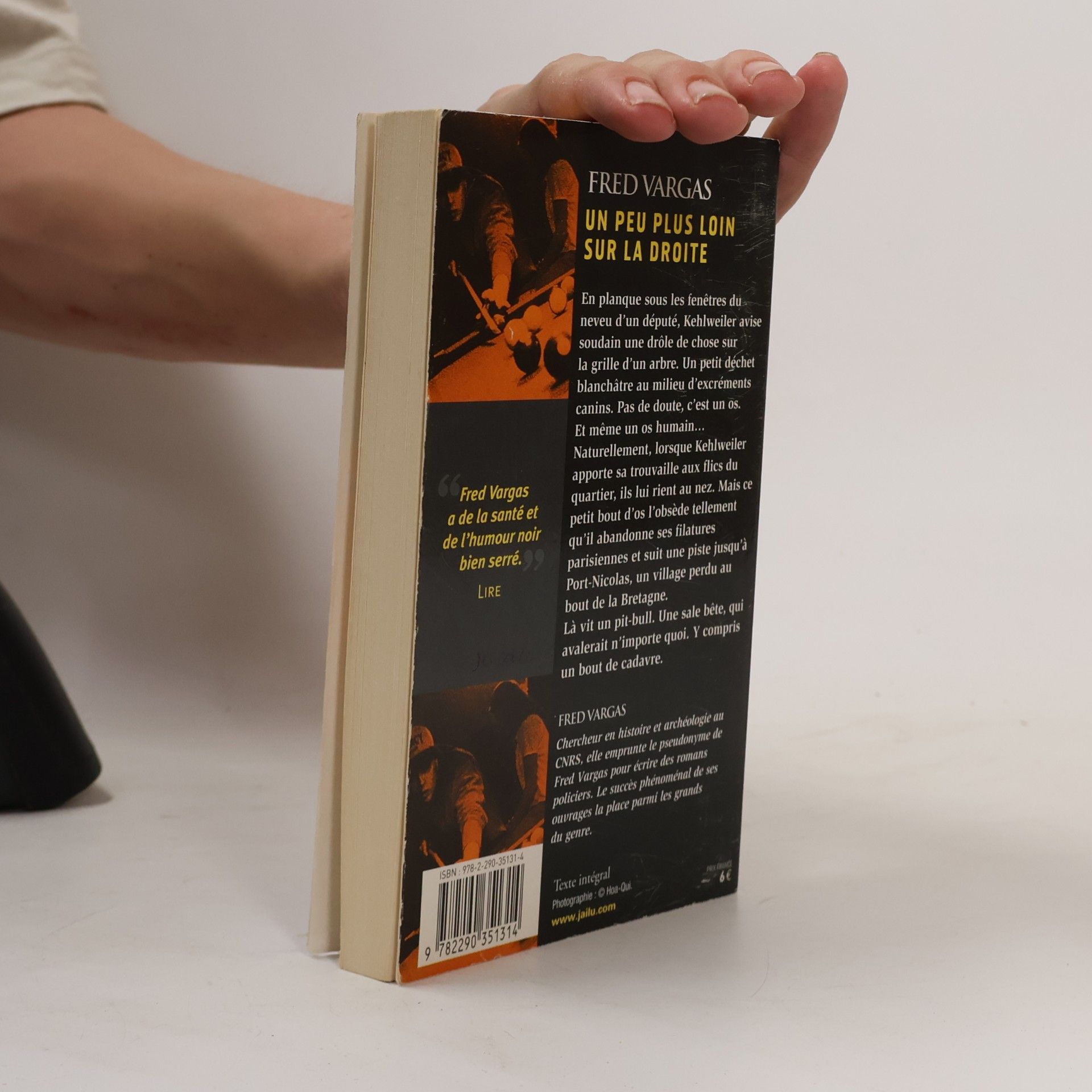 Fred Vargas Un peu plus loin sur la droite. Das Orakel von Port-Nicolas, französische Ausgabe