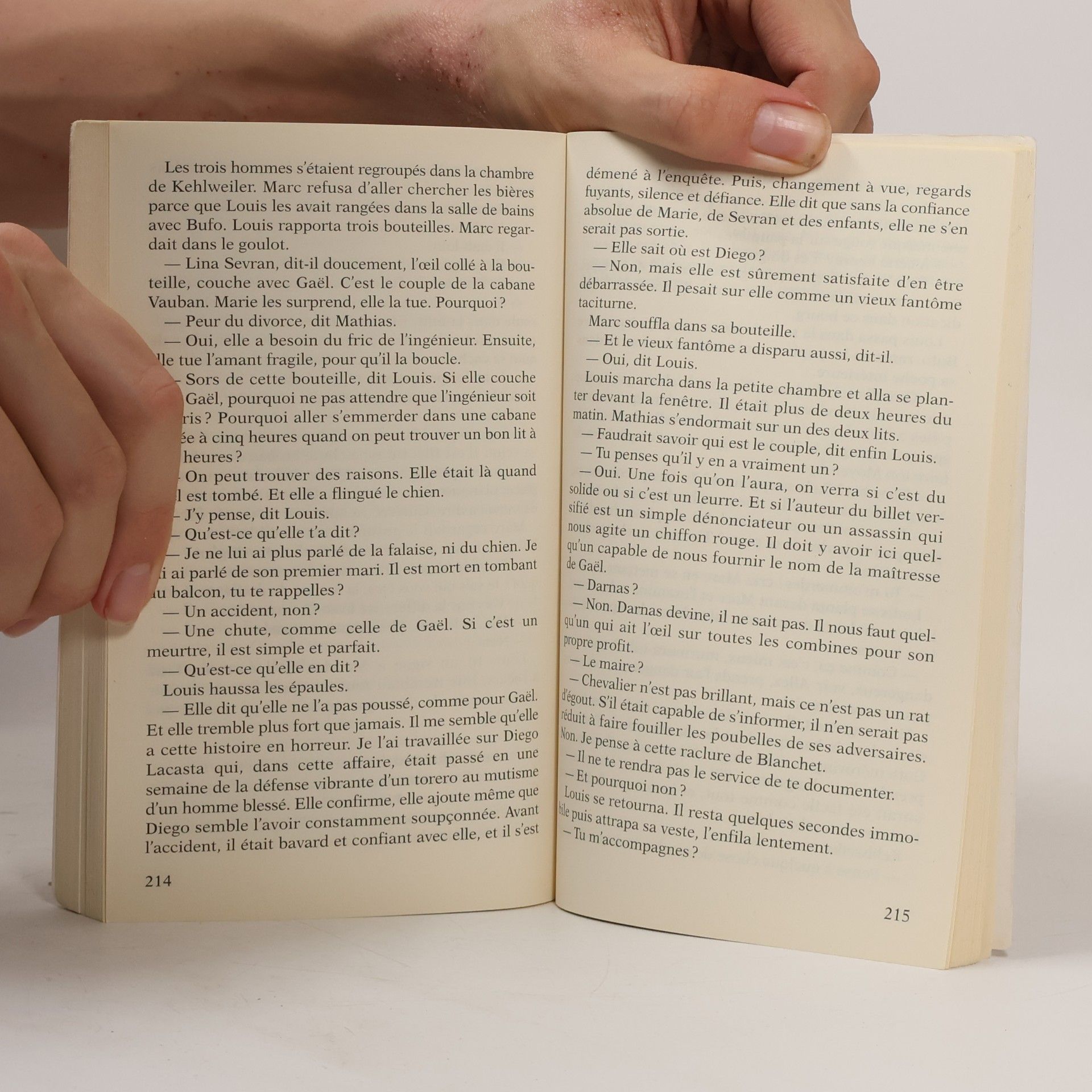 Fred Vargas Un peu plus loin sur la droite. Das Orakel von Port-Nicolas, französische Ausgabe