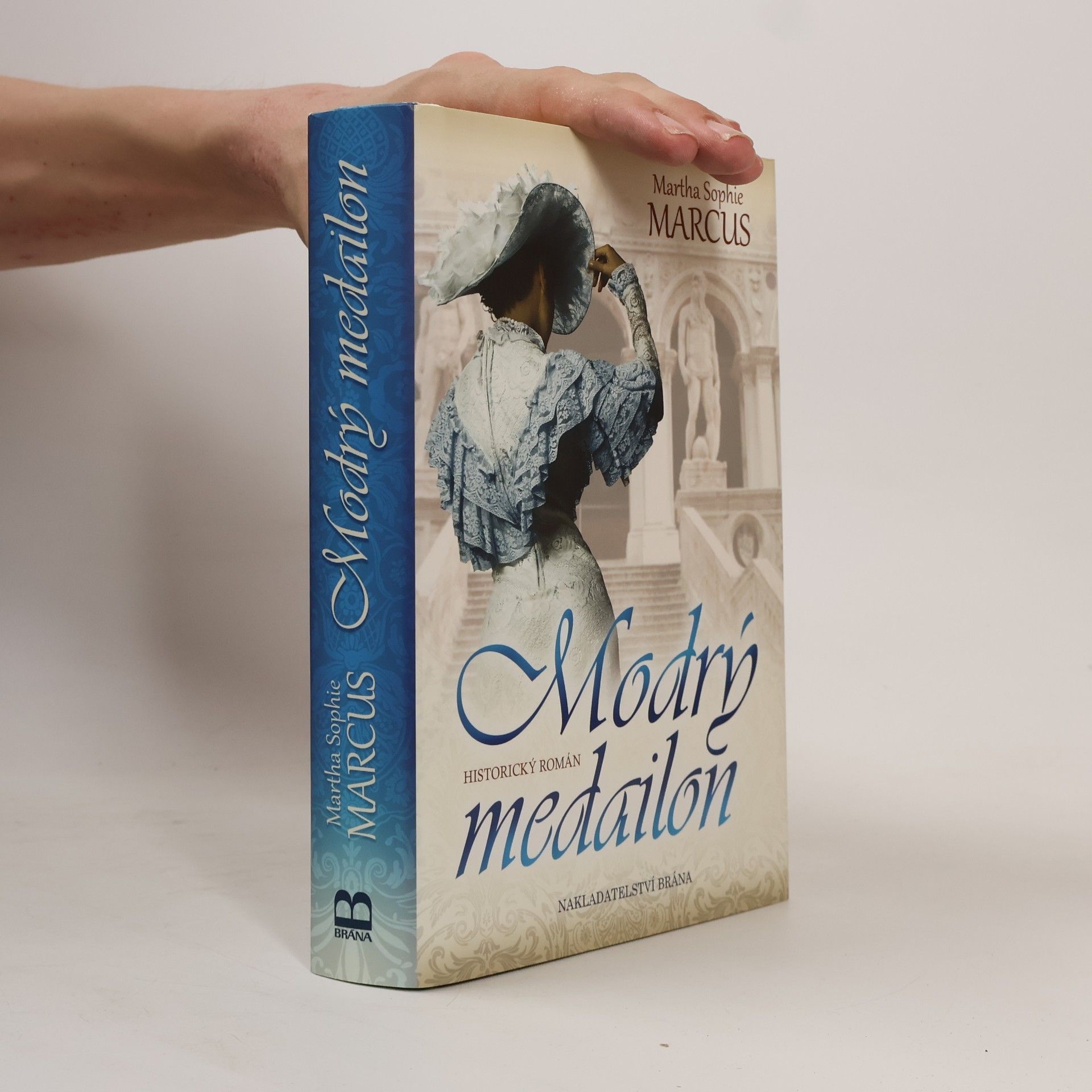 Martha Sophie Marcus Modrý medailon