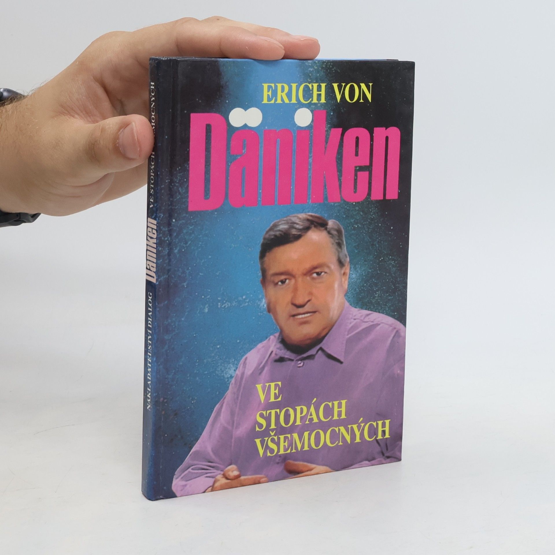 Erich von Däniken Ve stopách všemocných