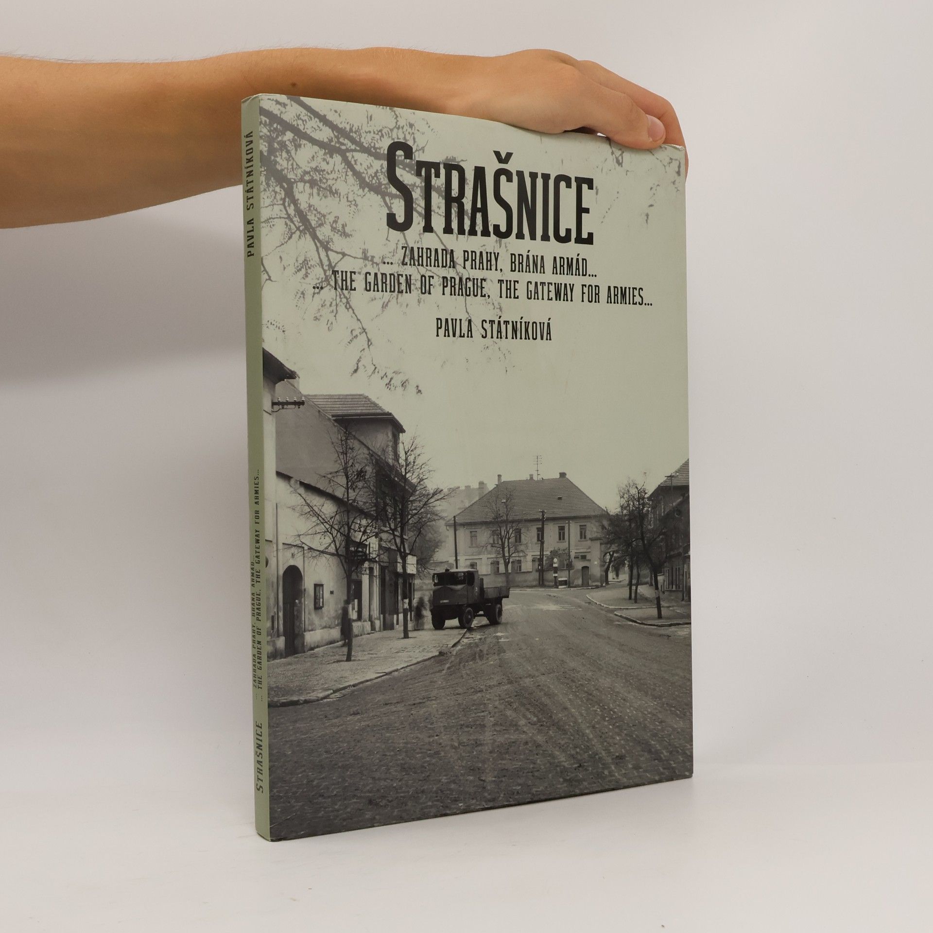 Pavla Státníková Strašnice - zahrada Prahy, brána armád