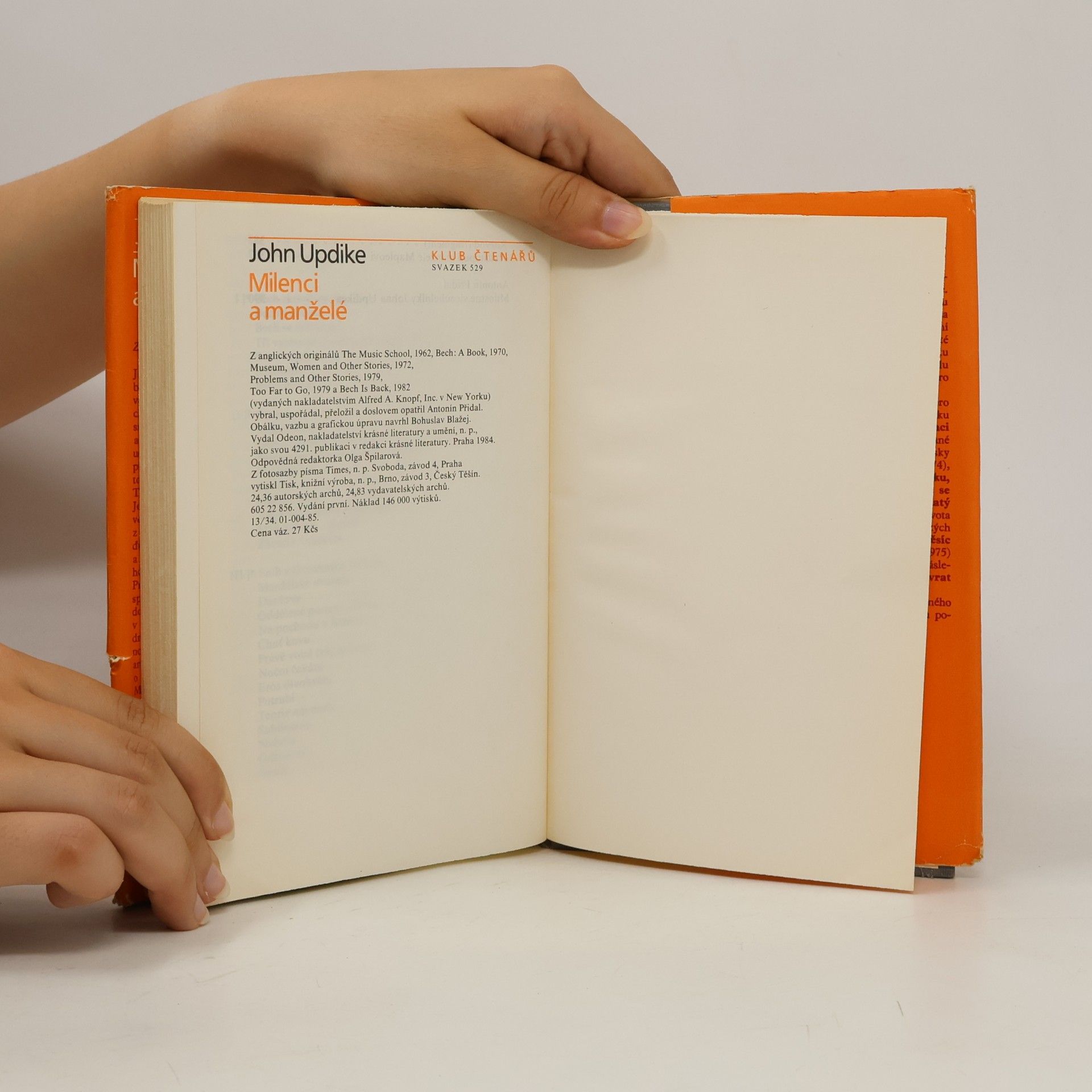 John Updike Milenci a manželé