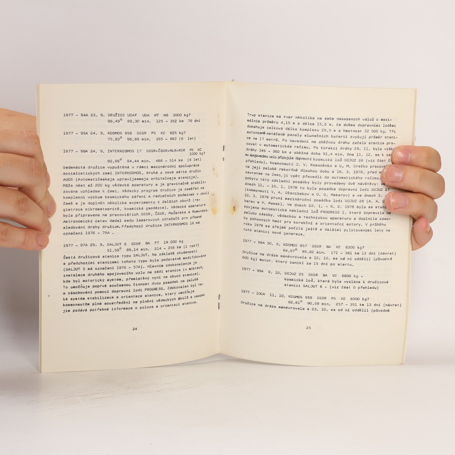Kolektiv autorů Přehled kosmonautiky v roce 1977