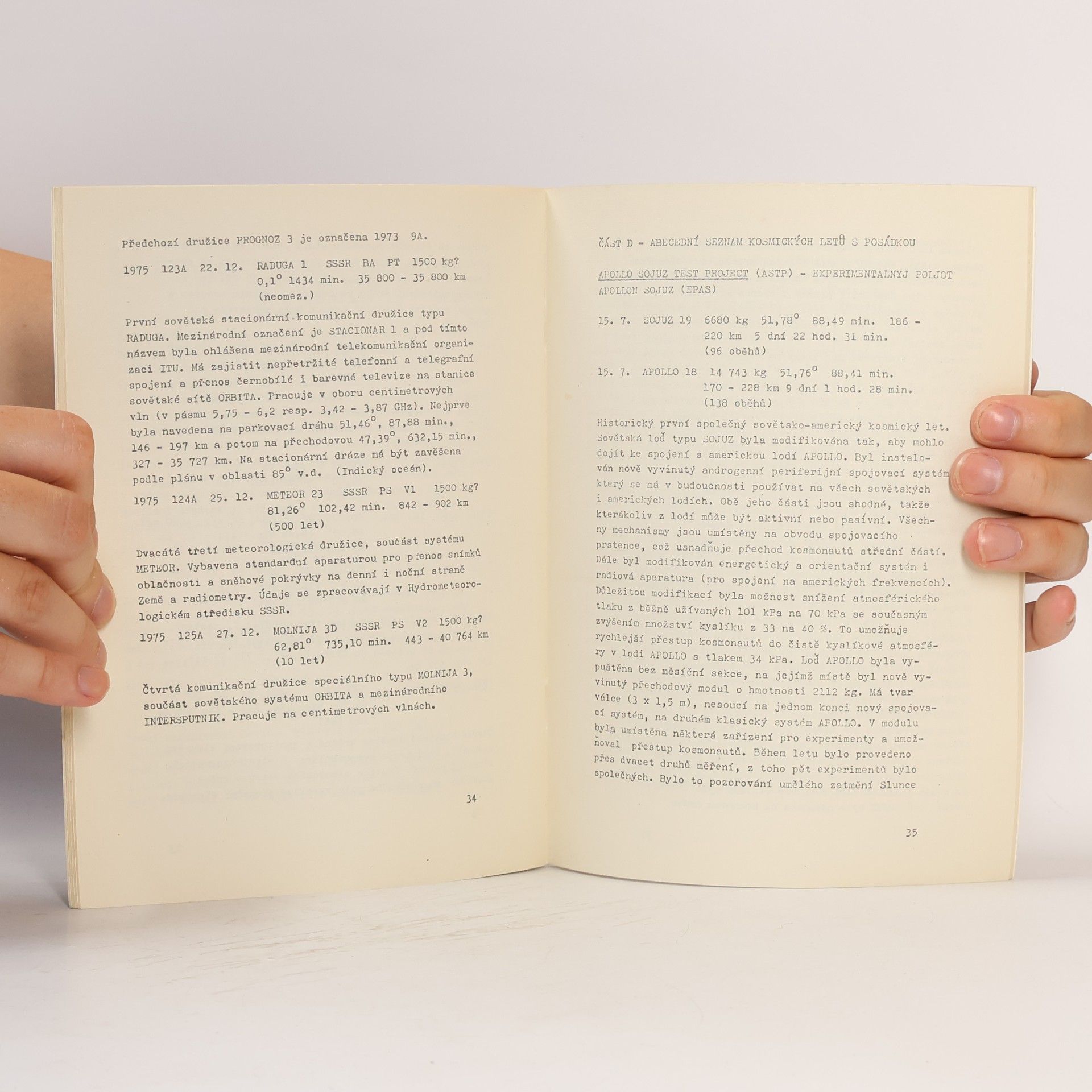 Kolektiv autorů Přehled kosmonautiky v roce 1975